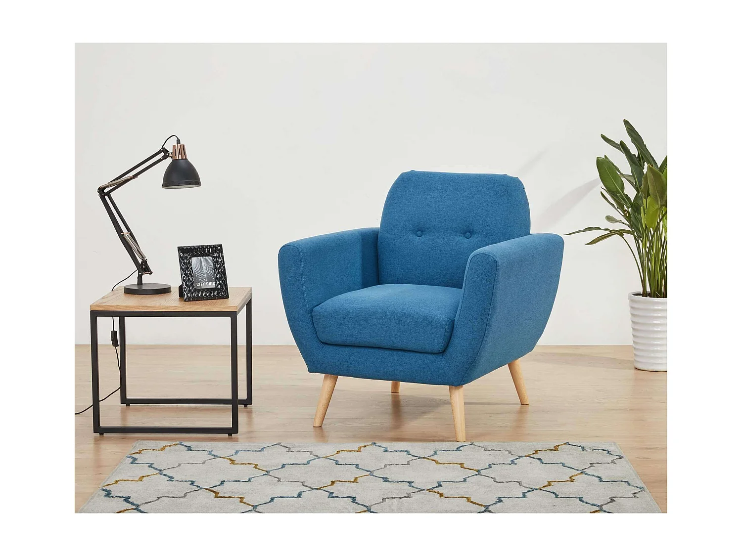 MilaniHome.it - Poltrona Da Salotto Soggiorno, Stile Moderno Di Design Contemporaneo In Tessuto Con Bottoni Colore Blu, Cm 84x79x86 Hdi coloreBlu