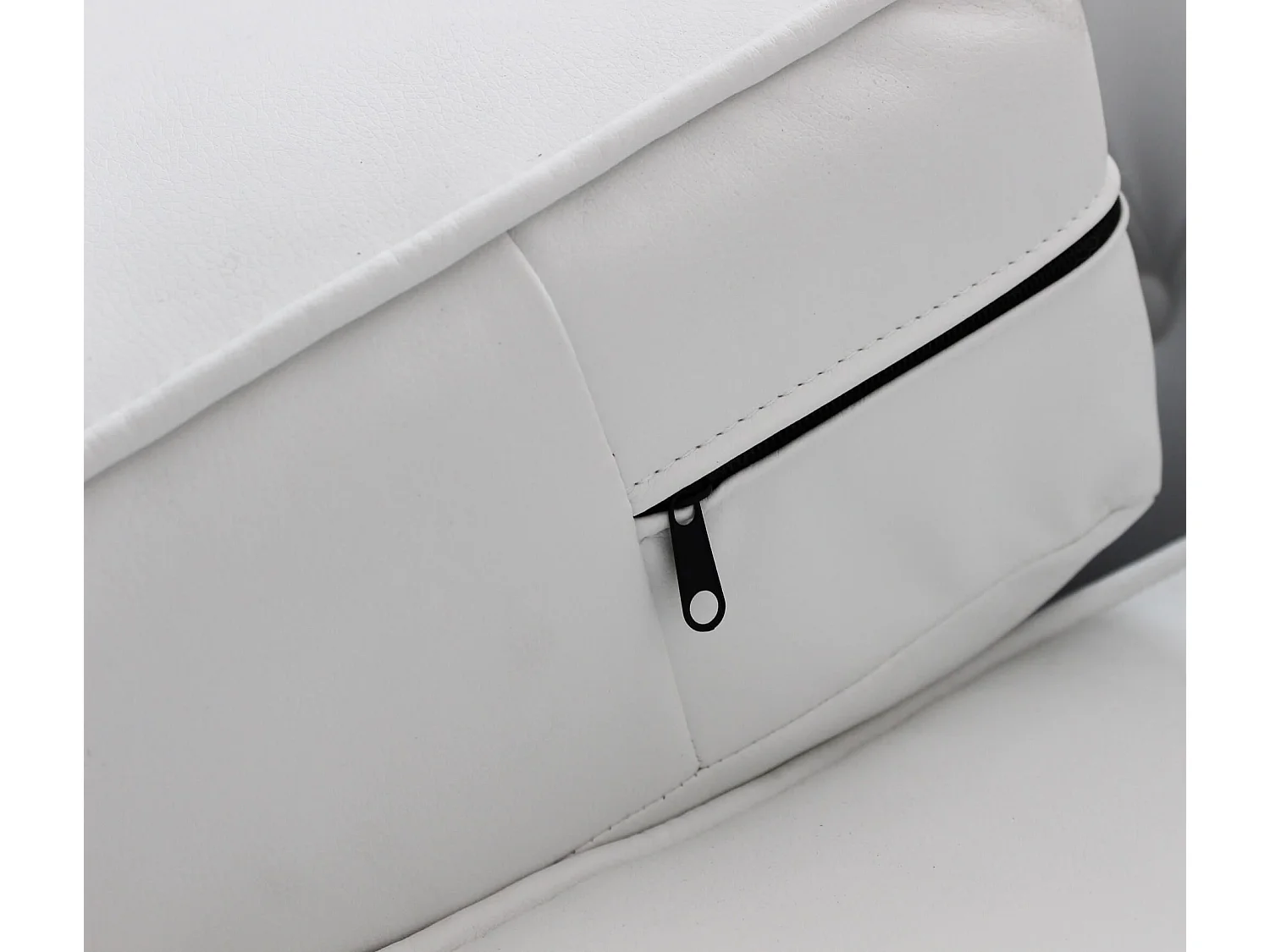 MilaniHome.it - divano vintage in ecopelle 3 posti cm 197x74x82 h di design inglese per salotto modernodi coloreBianco