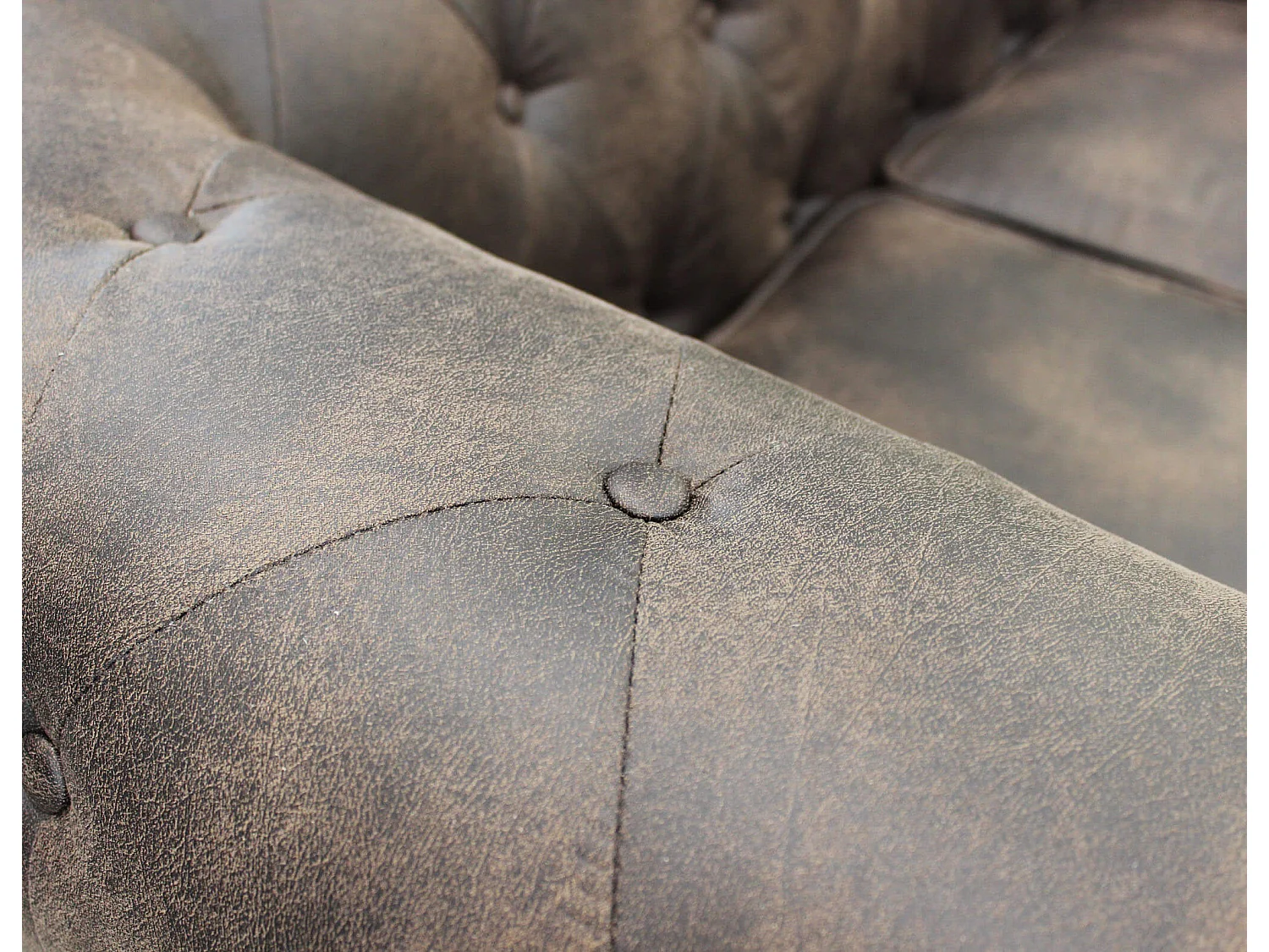 MilaniHome.it - divano vintage in ecopelle 2 posti cm 152x74x82 h di design inglese per salotto modernodi coloreMarrone