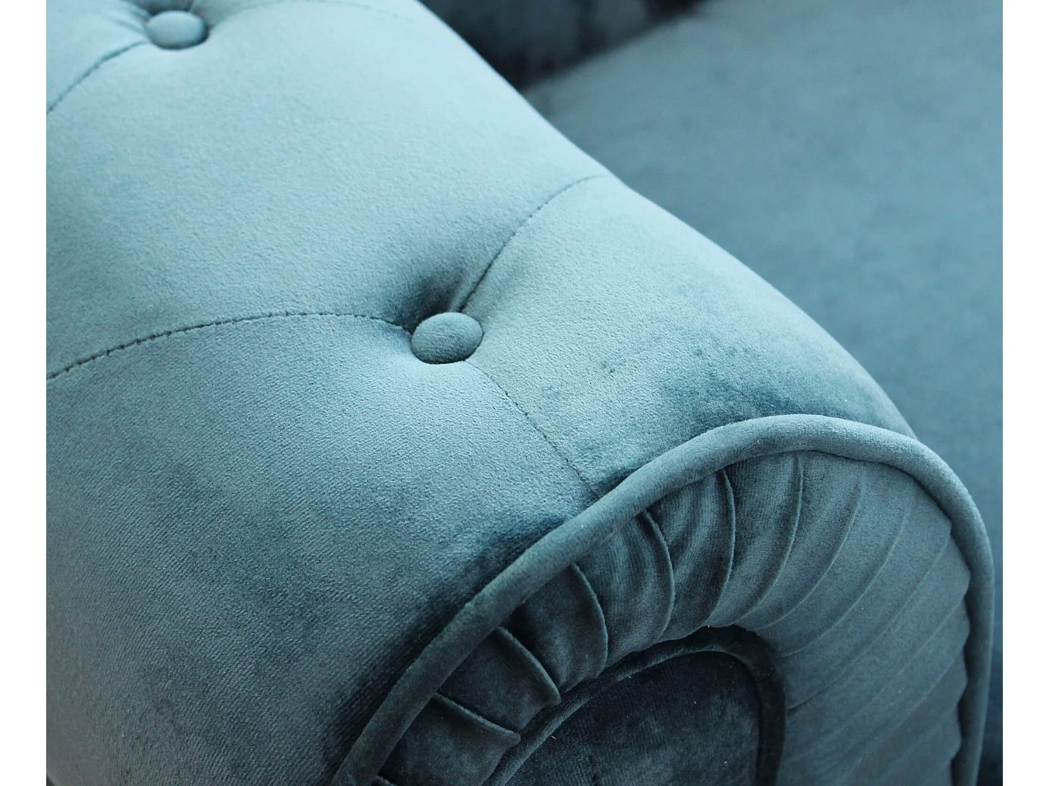 MilaniHome.it - divano vintage in velluto 2 posti cm 152x74x82 h di design inglese per salotto modernodi coloreBlu