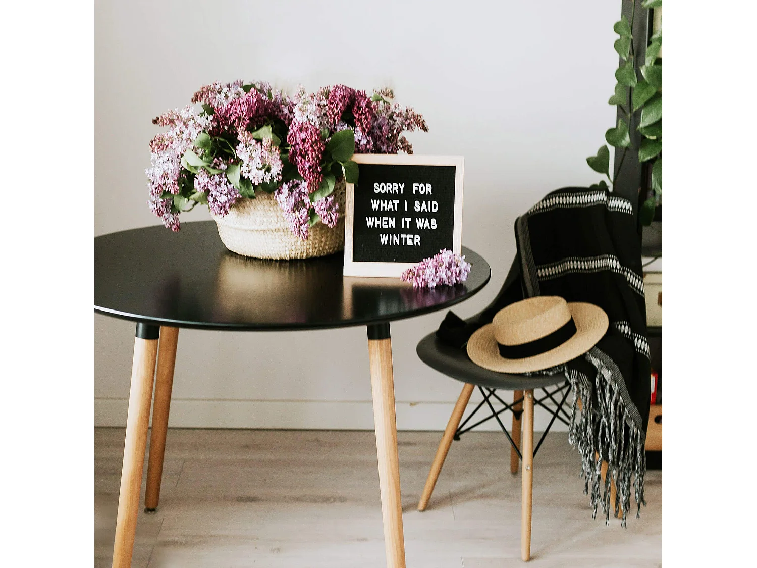 MilaniHome.it - Tavolo da interno di design scandinavo in plastica e legno diametro 80di coloreNero