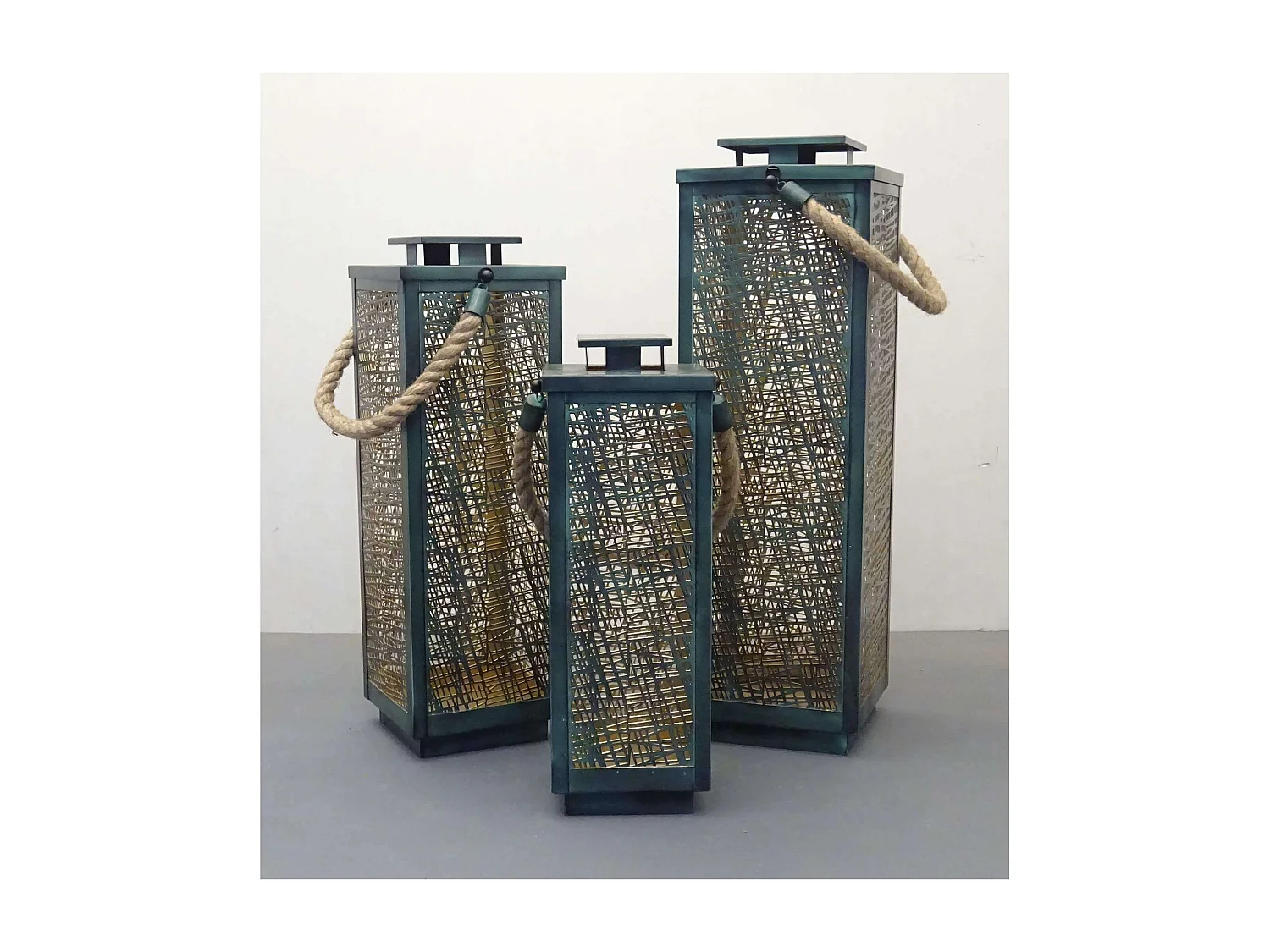 MilaniHome.it - Set Di 3 Lanterne In Metallo Stile Orientale Di Design Moderno Portacandela Da Appendere , G.69x20x20/M.57x18x18/P.47x16x16di coloreVerde