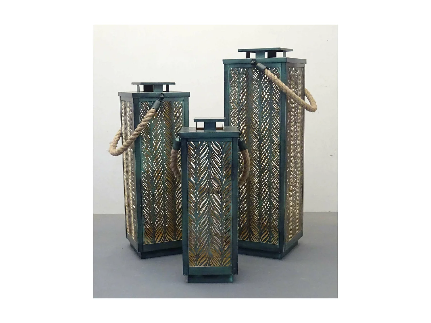 MilaniHome.it - Set Di 3 Lanterne In Metallo Stile Orientale Di Design Moderno Portacandela Da Appendere , G.69x20x20/M.57x18x18/P.47x16x16di coloreVerde