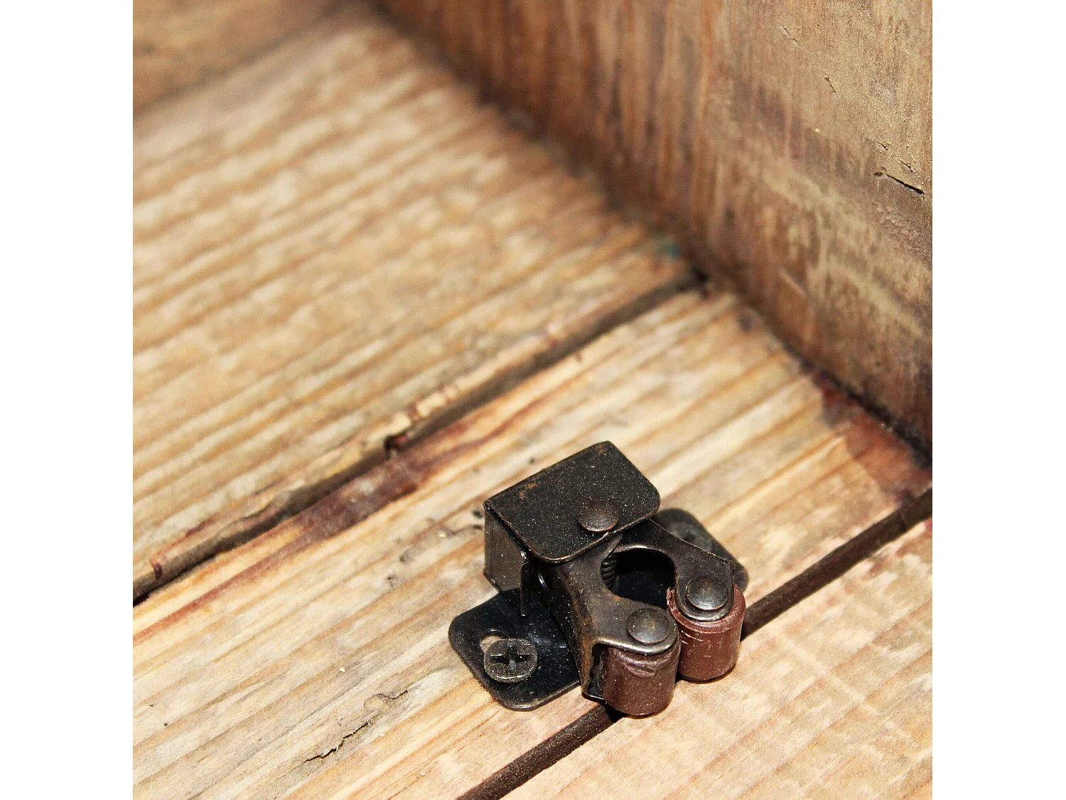 MilaniHome.it - Mobile Credenza Madia Moderna, Porta Tv 4 Ante, Legno Pino Massello Riciclato Cm 180x48x85 Hdi coloreMarrone