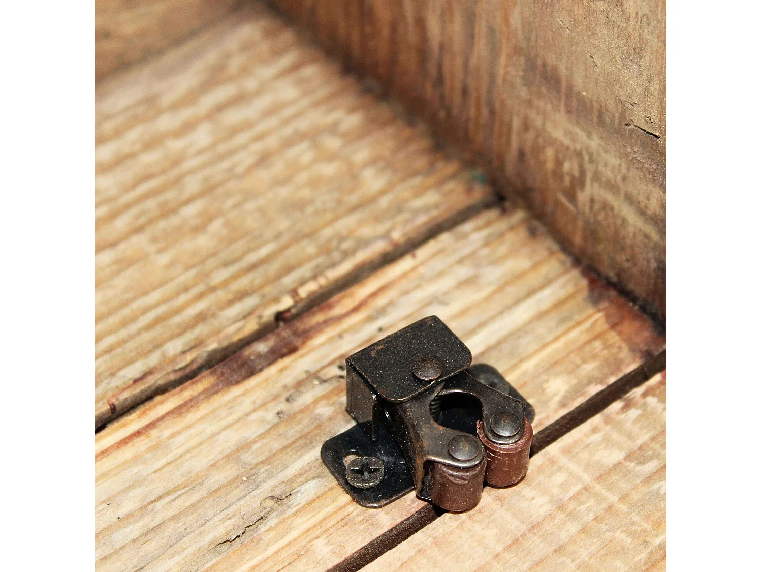 MilaniHome.it - Mobile Credenza Madia Moderna, Porta Tv 4 Ante, Legno Pino Massello Riciclato Cm 180x48x85 Hdi coloreMarrone