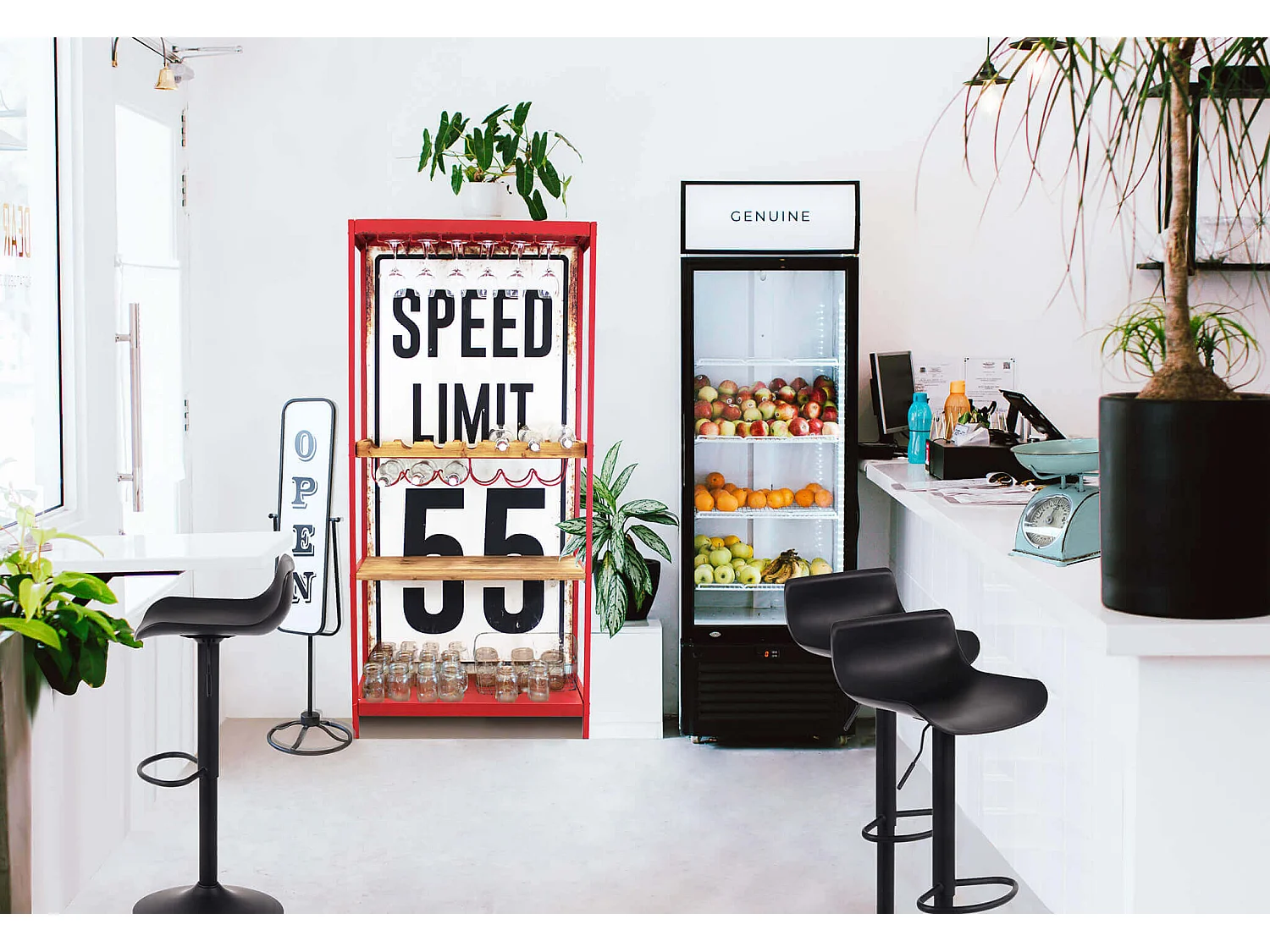 MilaniHome.it - mobile con portabottiglie per salotto soggiorno cucina di design industrial cm 80,5x37x152,5 hdi coloreRosso