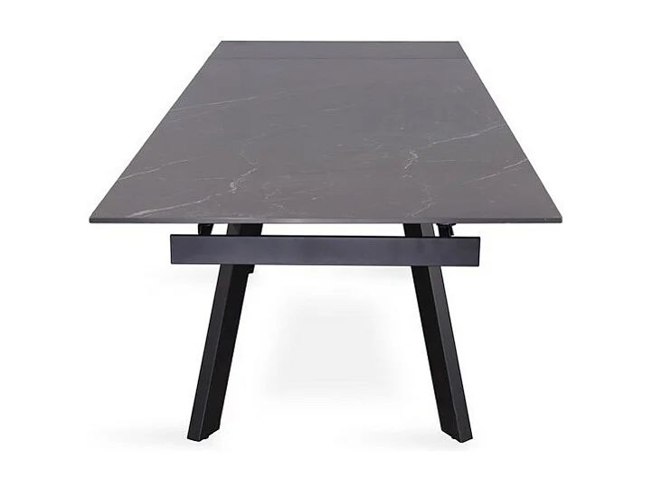 Uitschuifbare eettafel voor 10 personen met een zwart stenen blad uit de LAROS collectie. Structuur van metaal.