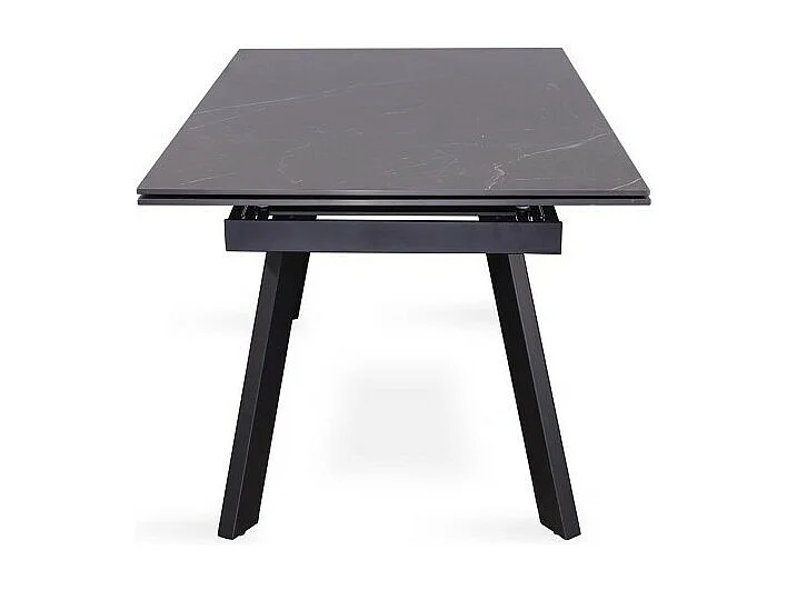 Uitschuifbare eettafel voor 10 personen met een zwart stenen blad uit de LAROS collectie. Structuur van metaal.