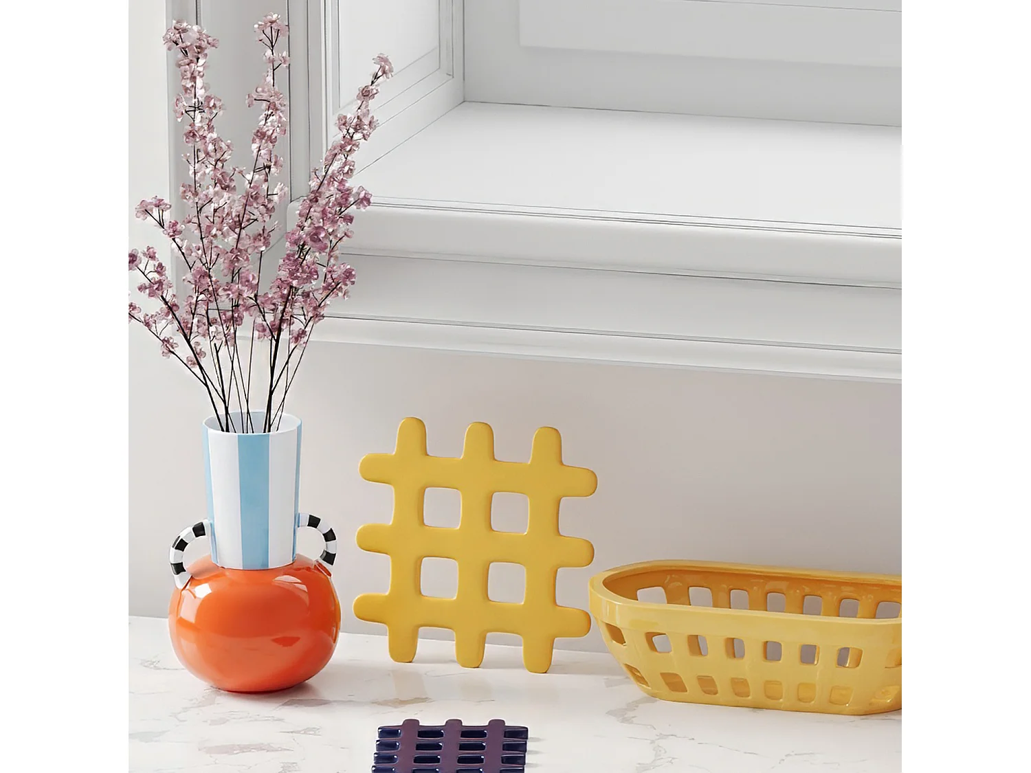 OSLO - Vase décoratif en céramique à rayures avec poignée