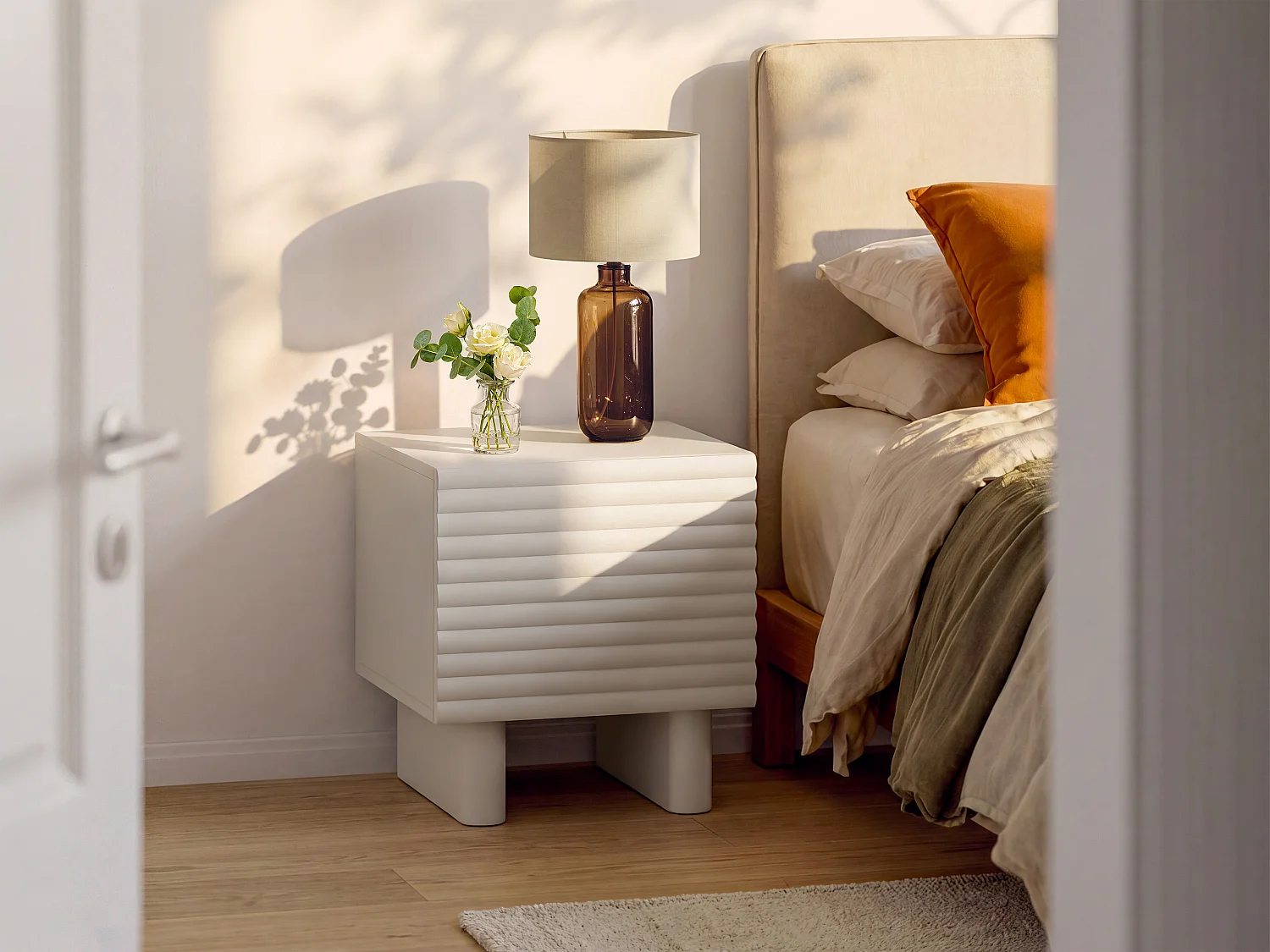 Mesa de cabeceira 1 porta MDF bege - LUDIMA