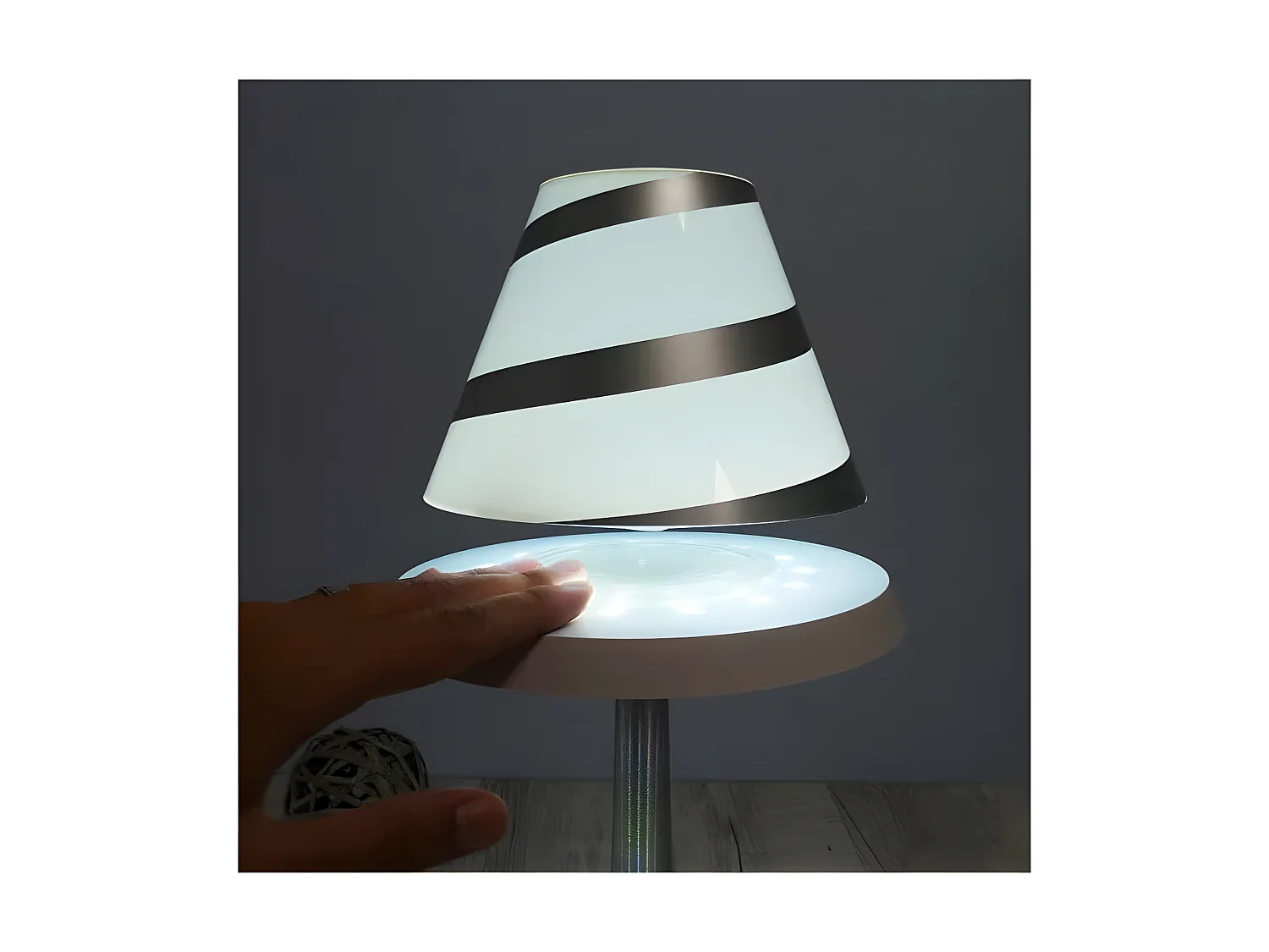 Lampe en lévitation ALTHURIA HYPNOTIC BLANCHE