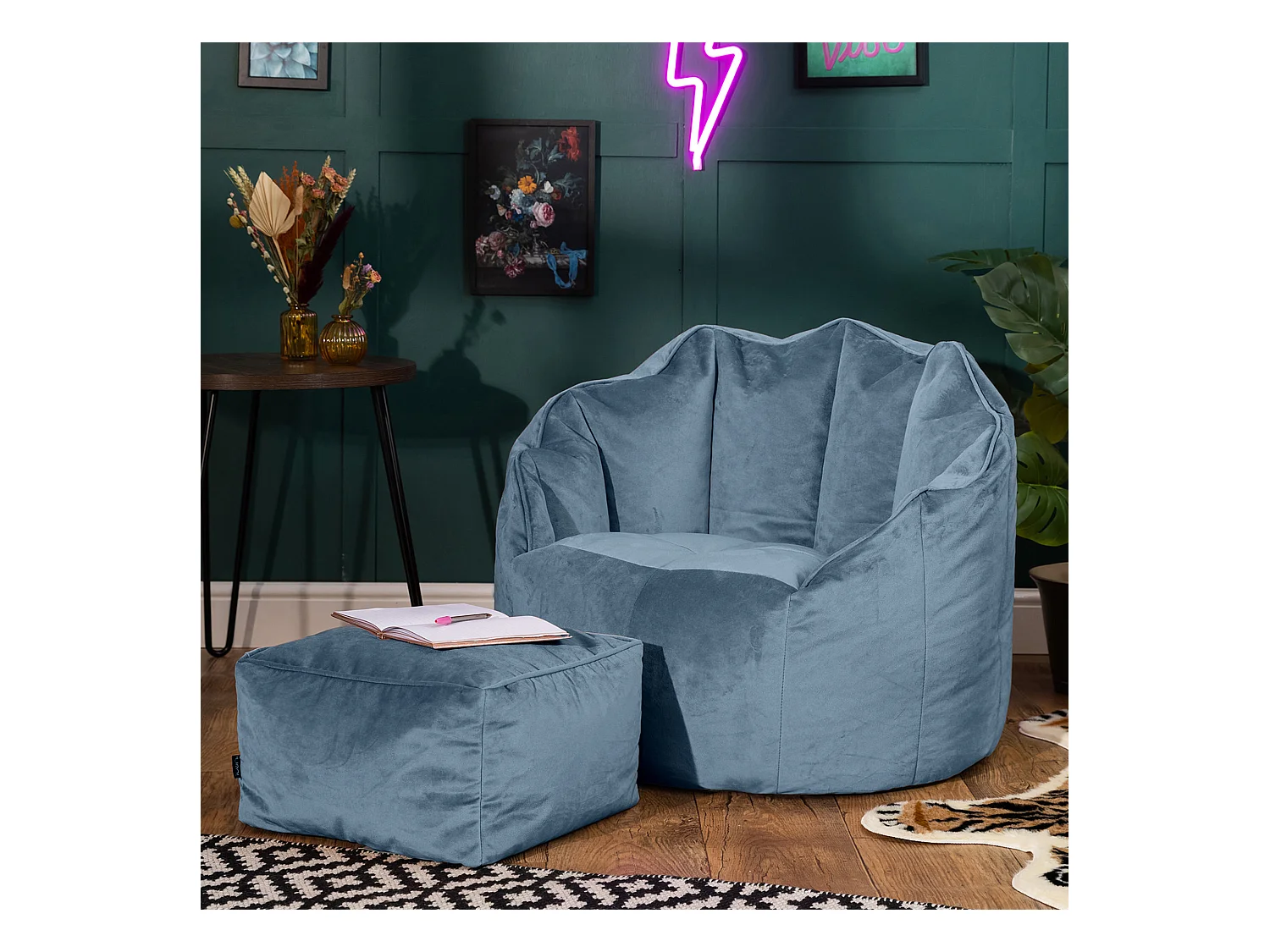 Pouf fauteuil avec repose-pied velours bleu minéral - SIRENA