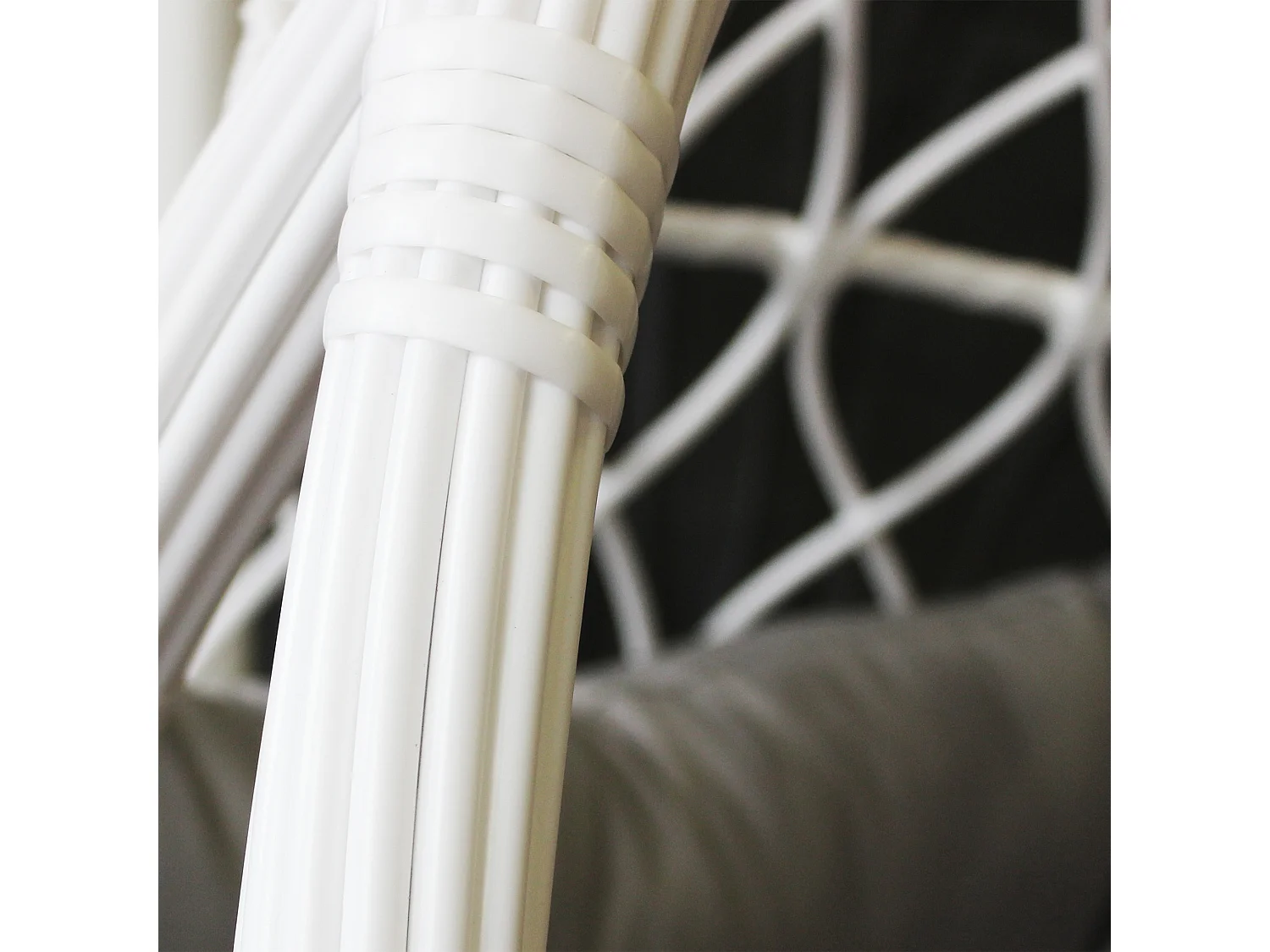 MilaniHome.it - dondolo in fibra naturale di design per esterno giardino Struttura Ø 95 x 195h seduta 93 x 72 x 122di coloreBianco