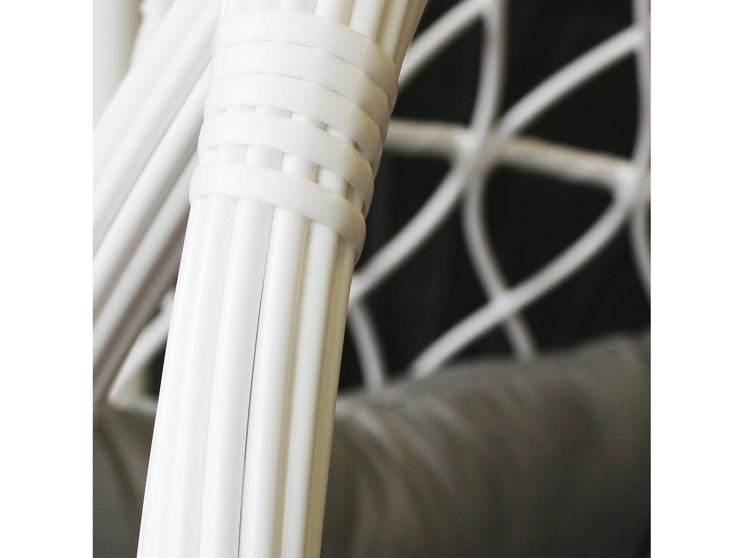 MilaniHome.it - dondolo in fibra naturale di design per esterno giardino Struttura Ø 95 x 195h seduta 93 x 72 x 122di coloreBianco