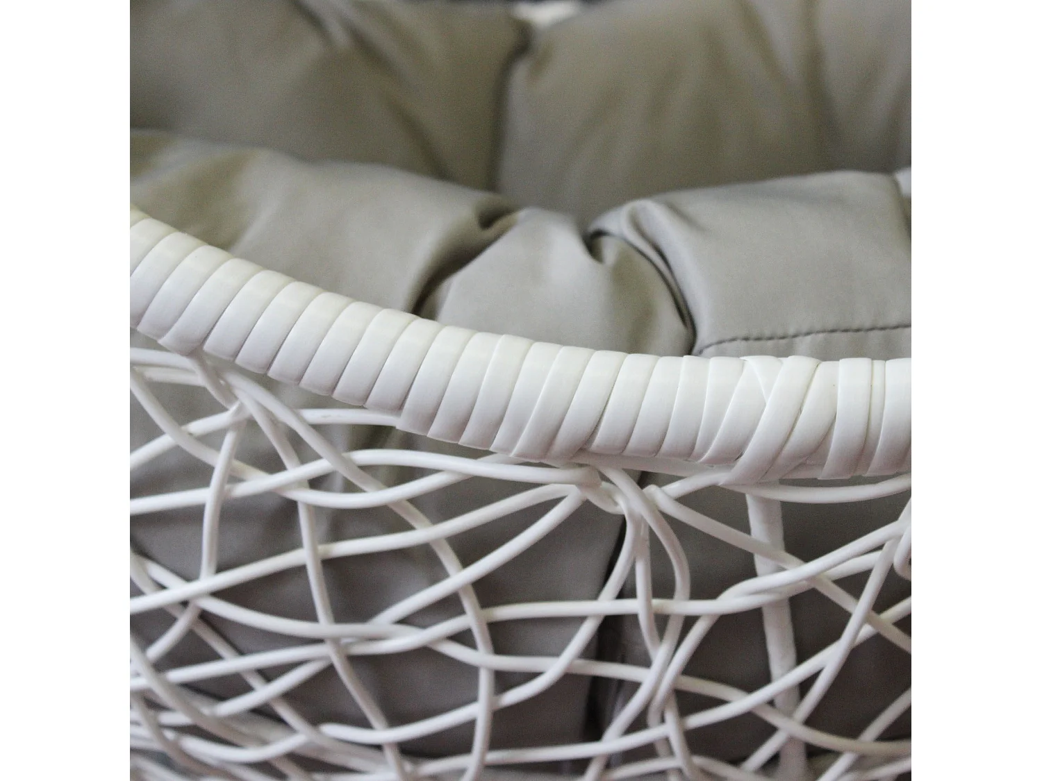 MilaniHome.it - dondolo in fibra naturale di design per esterno giardino Struttura Ø 95 x 195h seduta 80 x 70 x 122di coloreBianco