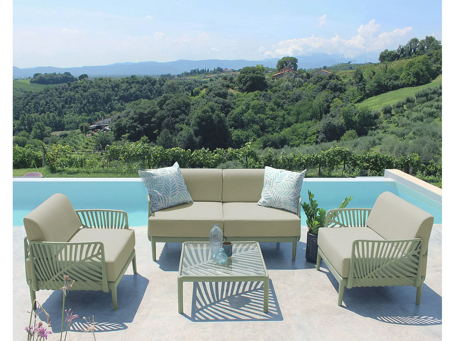 MilaniHome.it - Salotto con divano 2 posti da giardino in polipropilenedi coloreVerde Oliva