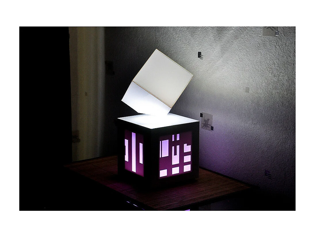 Lampe en lévitation avec enceinte intégrée SOUNDKUB