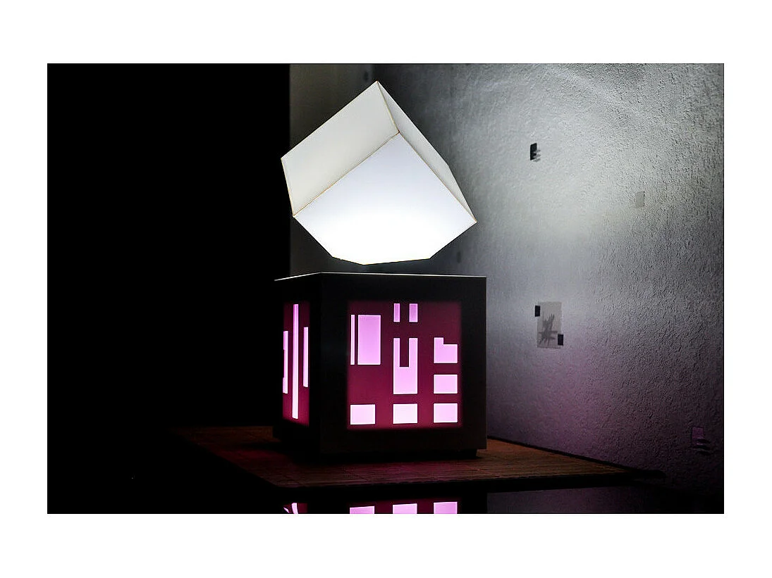 Lampe en lévitation avec enceinte intégrée SOUNDKUB