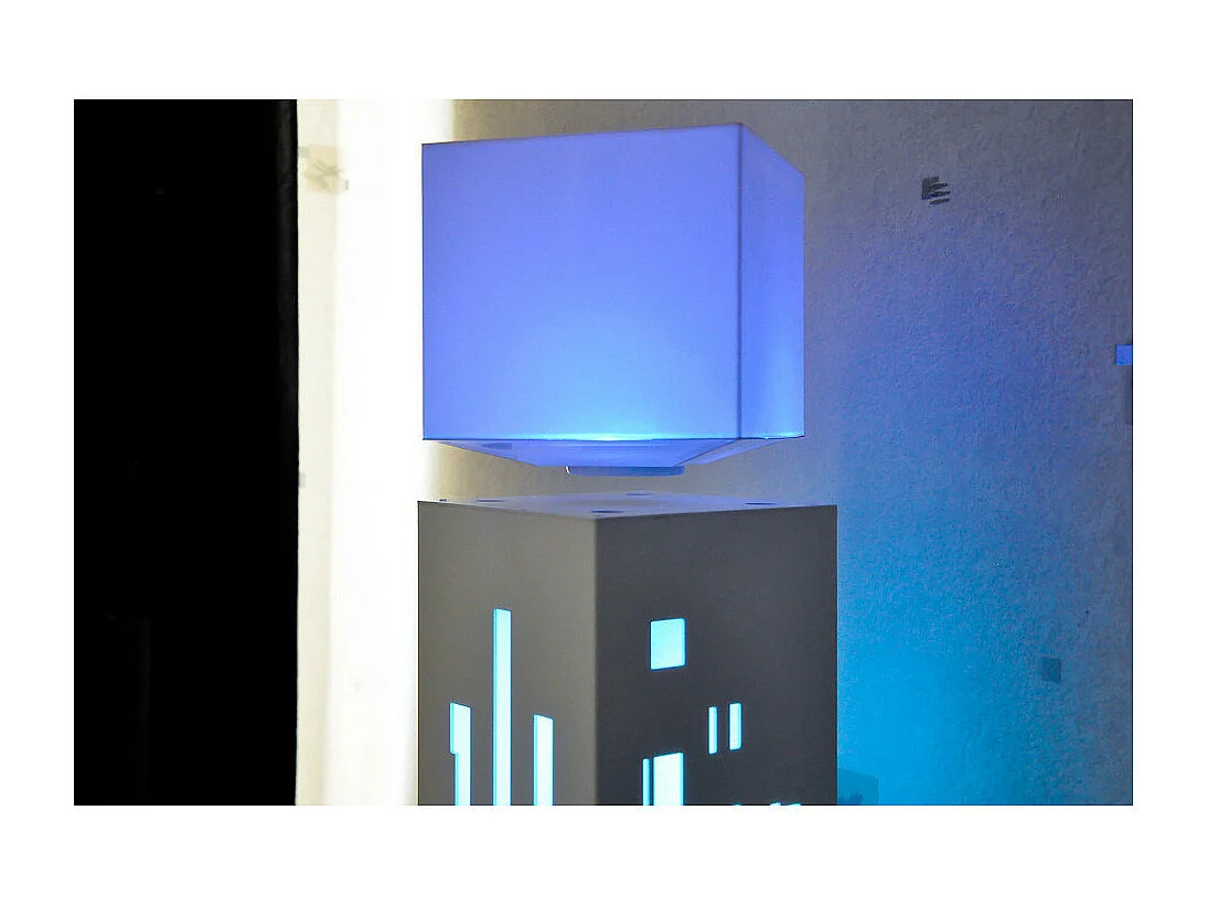 Lampe LED en lévitation MEGAPOLITE CityLine Blanche