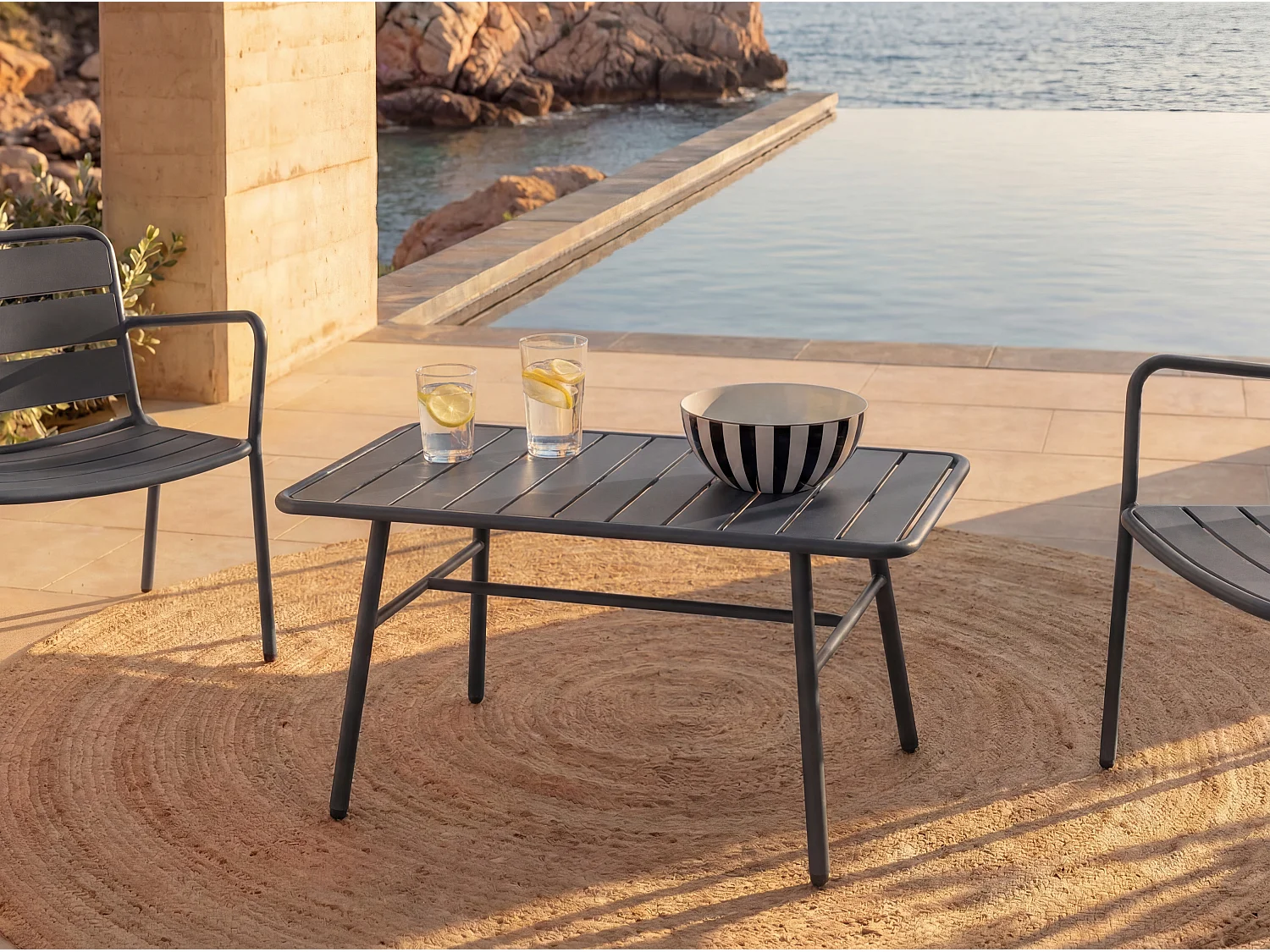 Sofabord utendørs i metall - Mørkegrå - MIRMANDE fra MYLIA
