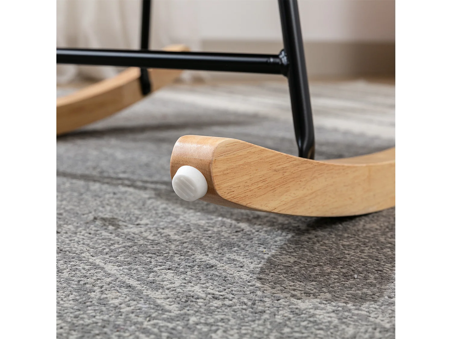 Sillón mecedora, sillón relax, sillón lounge, reposabrazos, con patas de madera, tejido peluche Teddy beige, carga máxima: 150 kg