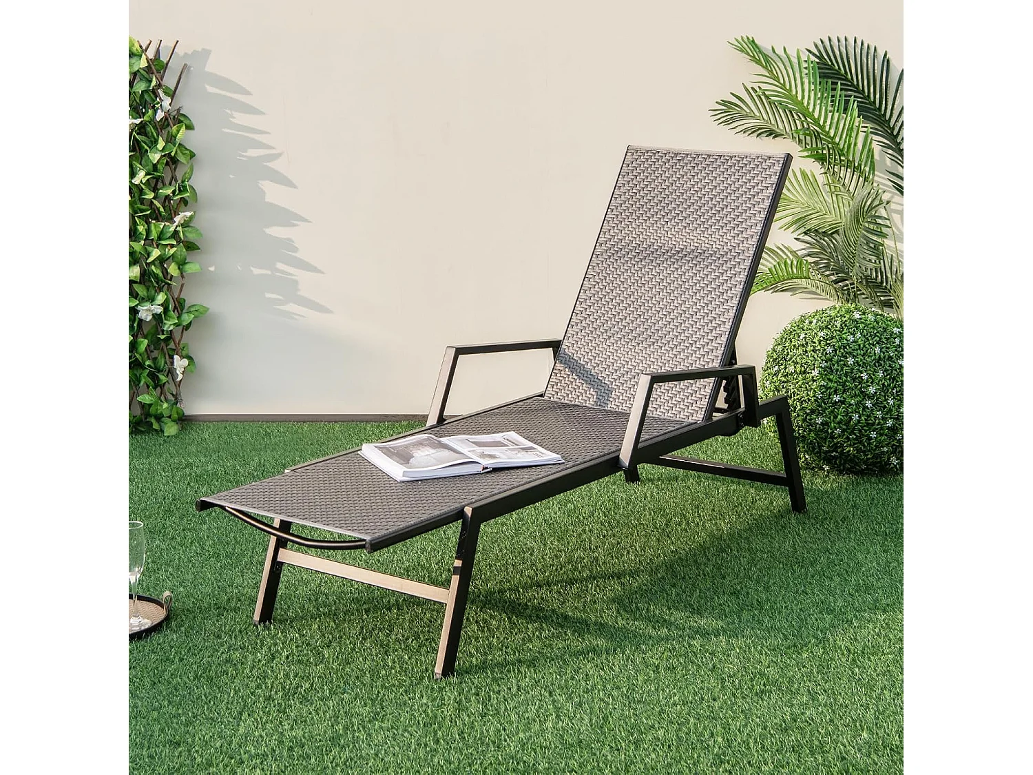 Sonnenliege Rattan, Gartenliege mit Verstellbarer Rückenlehne und Armlehnen, Terrassenliege bis 150 kg belastbar, Liegestuhl für Garten, Terrasse, Pool  ZB33407NZDE