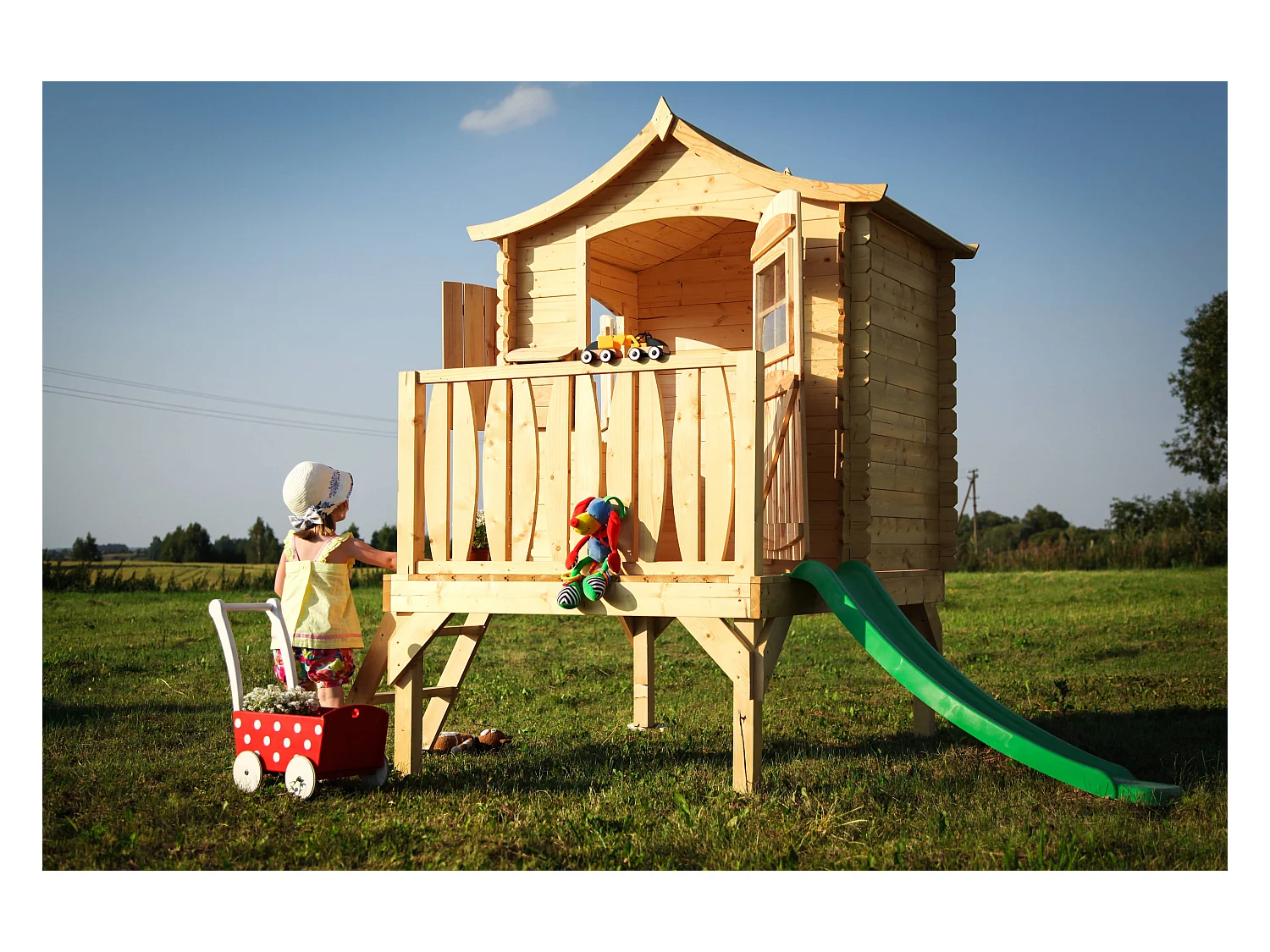 Maisonnette en bois avec toboggan - 112x146xH212cm/1.1m2 -  Timbela M550A