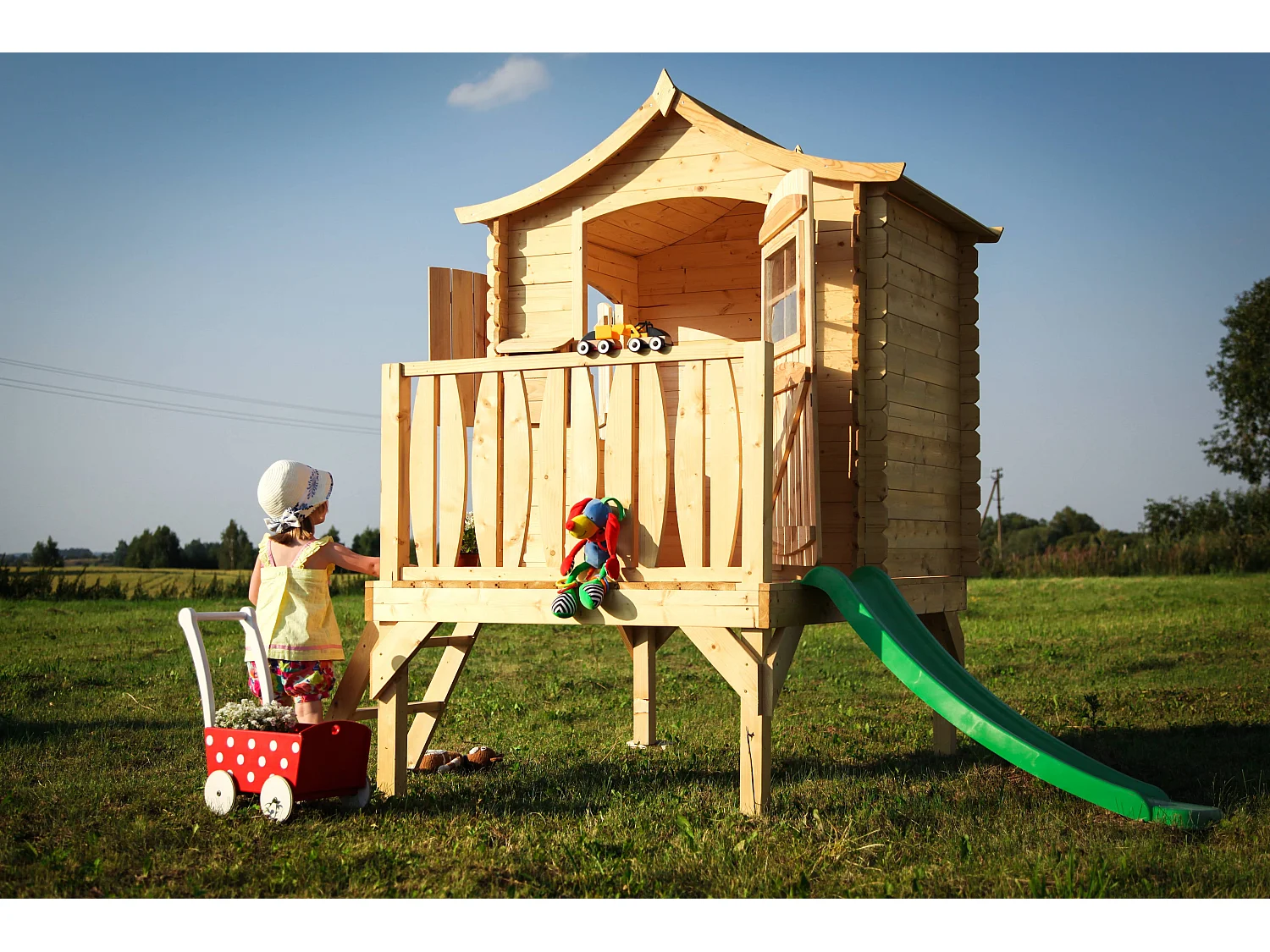 Maisonnette en bois avec toboggan - 112x146xH212cm/1.1m2 -  Timbela M550A