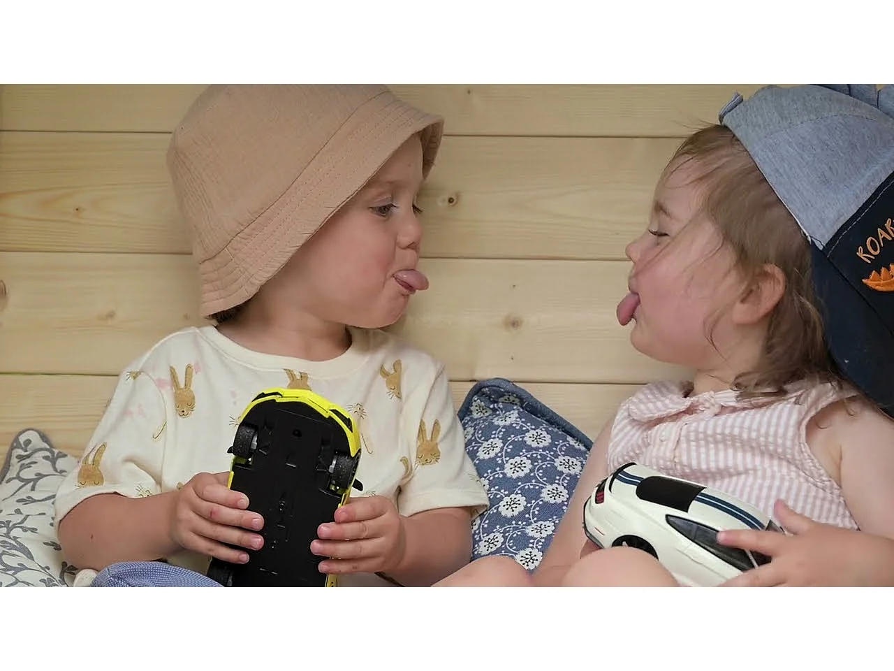 Houten kinderhuis zonder vloer met rood dak - 1m² / 114x111xH121 cm - M570R-1