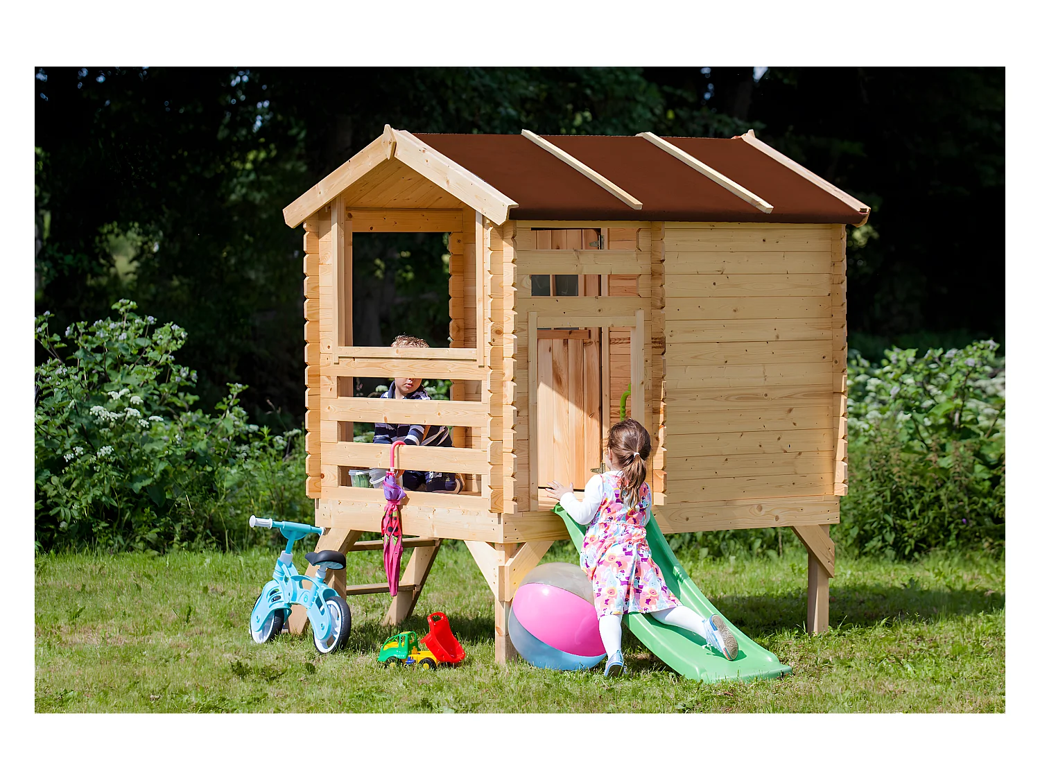 Maisonnette en bois avec toboggan - 82x146xH205cm/1.1m2 -  Timbela M501C