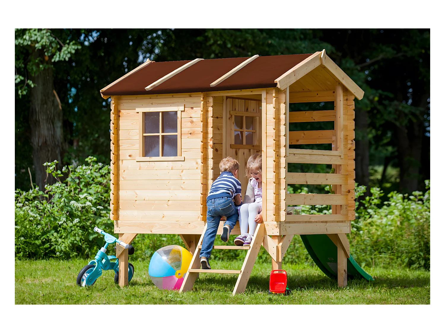 Maisonnette en bois avec toboggan - 82x146xH205cm/1.1m2 -  Timbela M501C