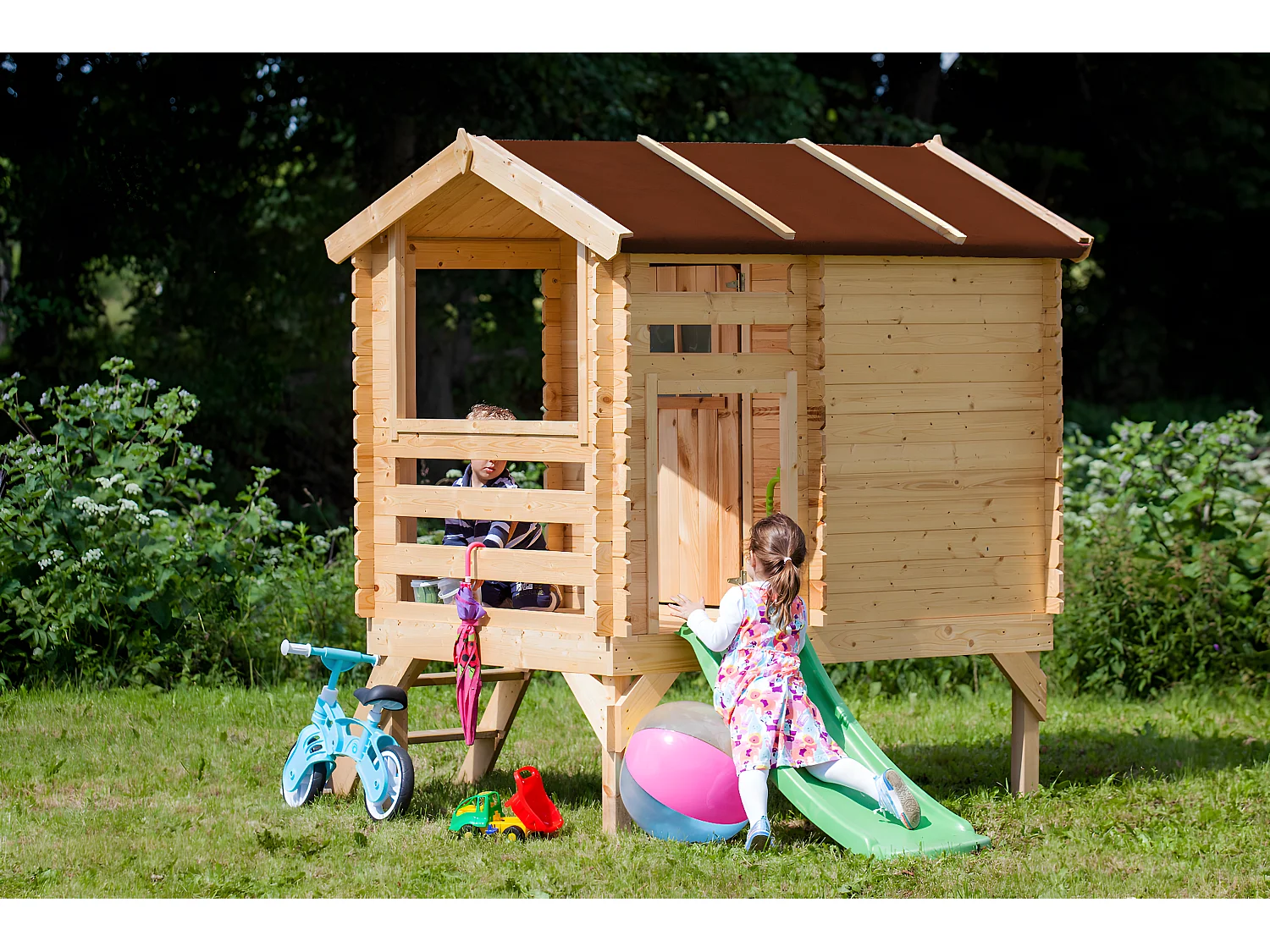 Maisonnette en bois avec toboggan - 82x146xH205cm/1.1m2 -  Timbela M501C