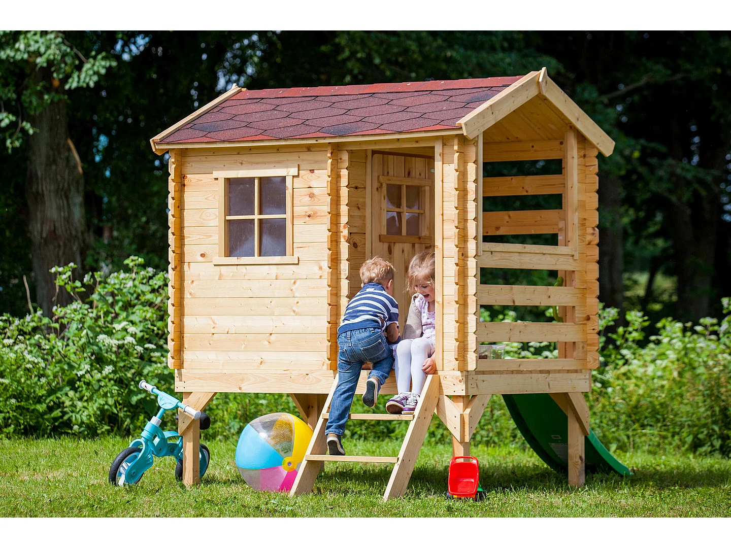 Casa stilt para crianças com slide - 1.1m² / 182x146xH205 cm - M501C