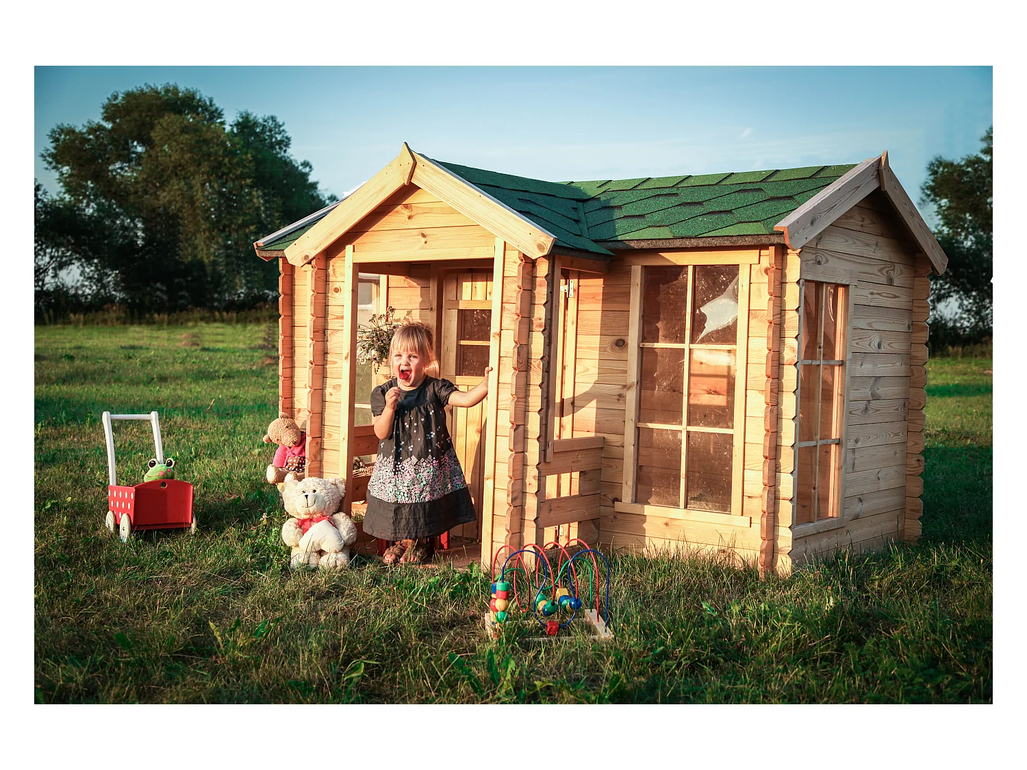 Casa de madera para niños - L187xL241xA151cm/ 2.63m2  - TIMBELA M520