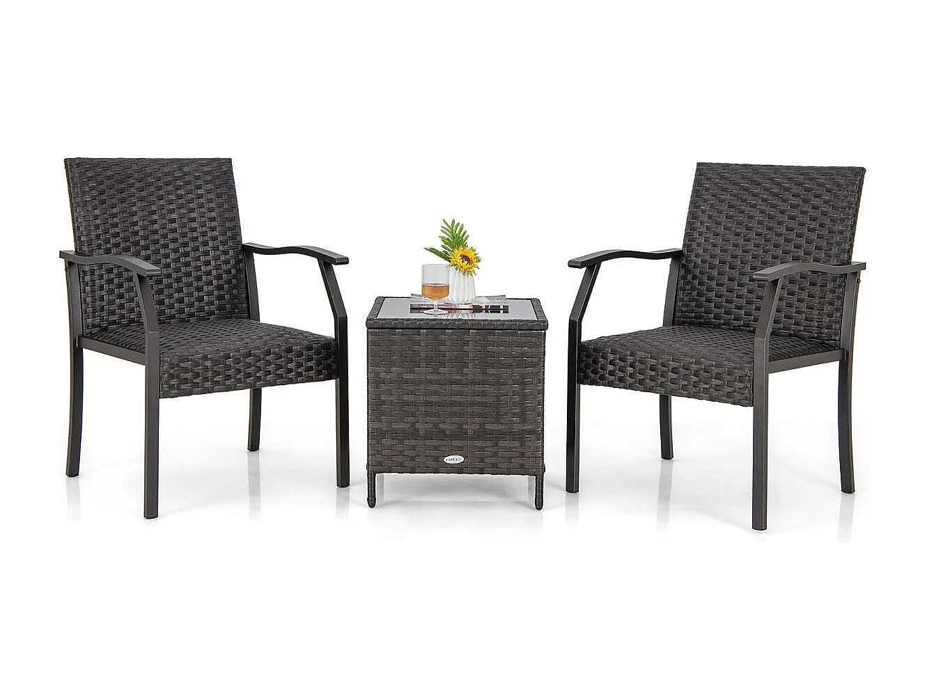 Set 3 mobili in vimini da giardino con cuscini, Set sedie e tavolino da esterno con piano tavolo in vetro temperato