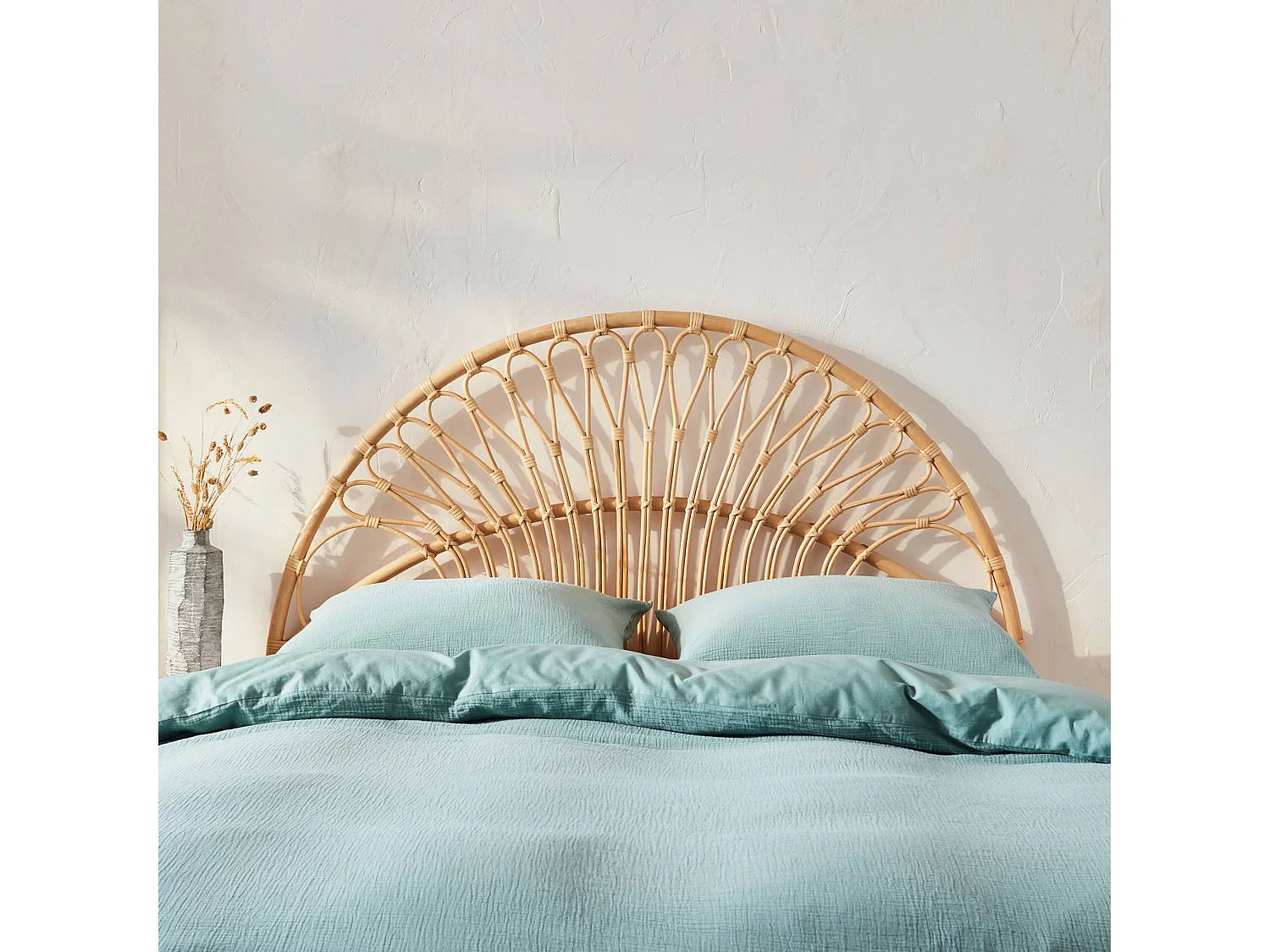 Tête de lit en rotin naturel. L 140 x P3 x H115cm