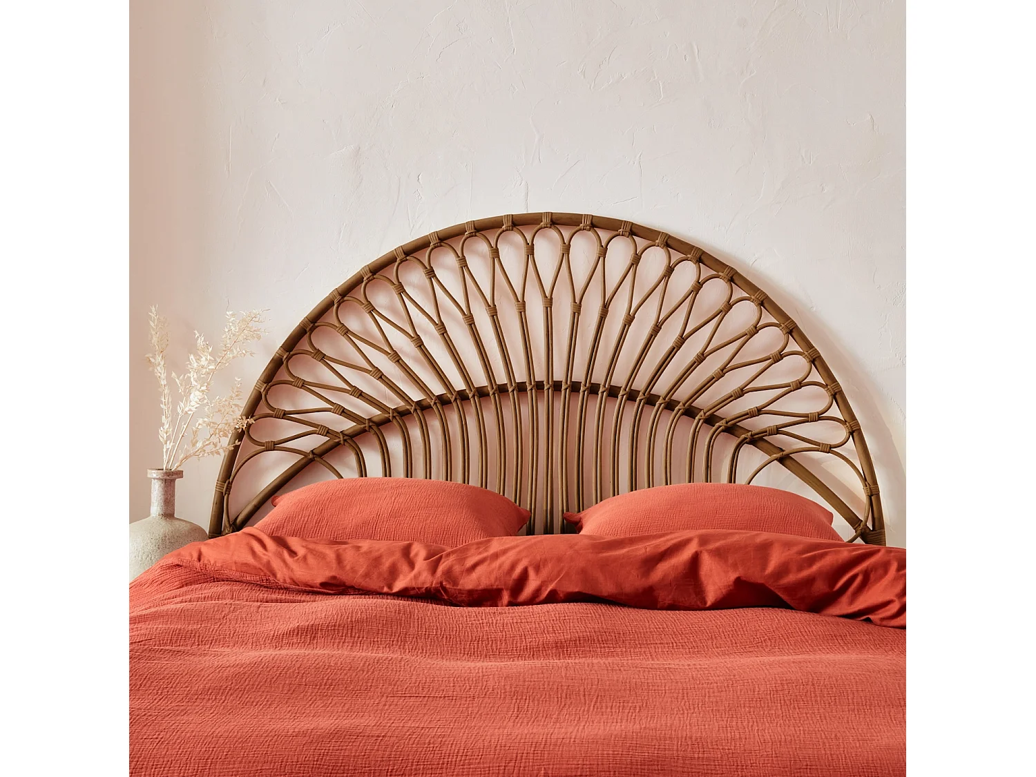 Tête de lit en rotin foncé. L 160 x P3 x H130cm