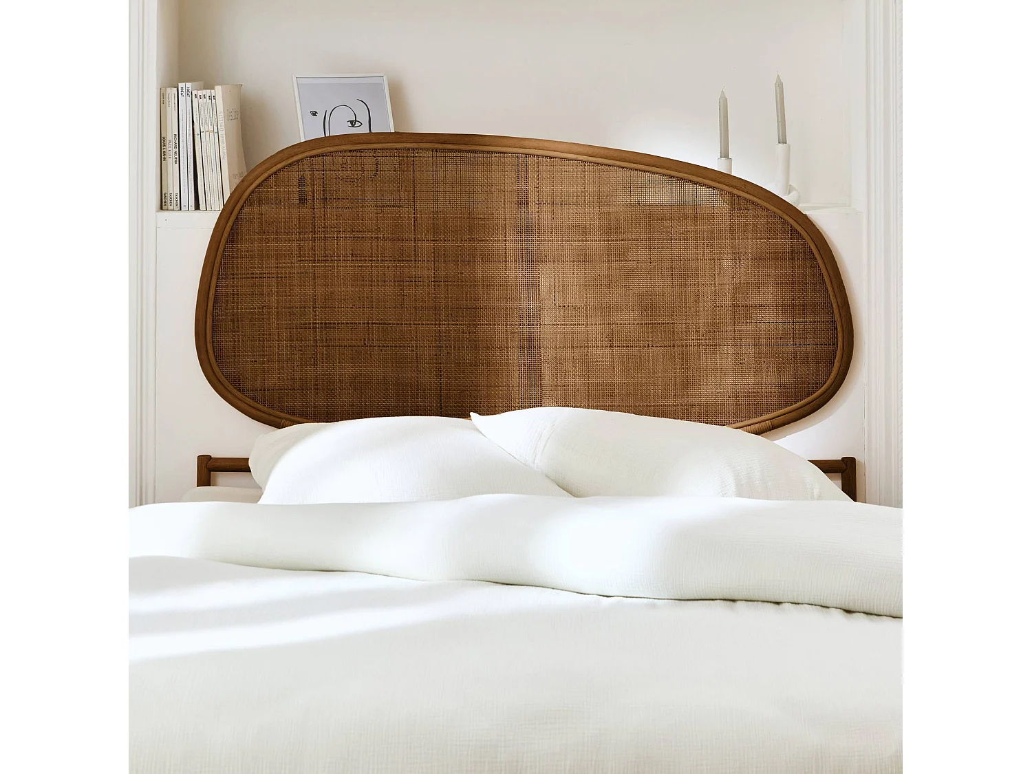 Cabecero de ratán oscuro