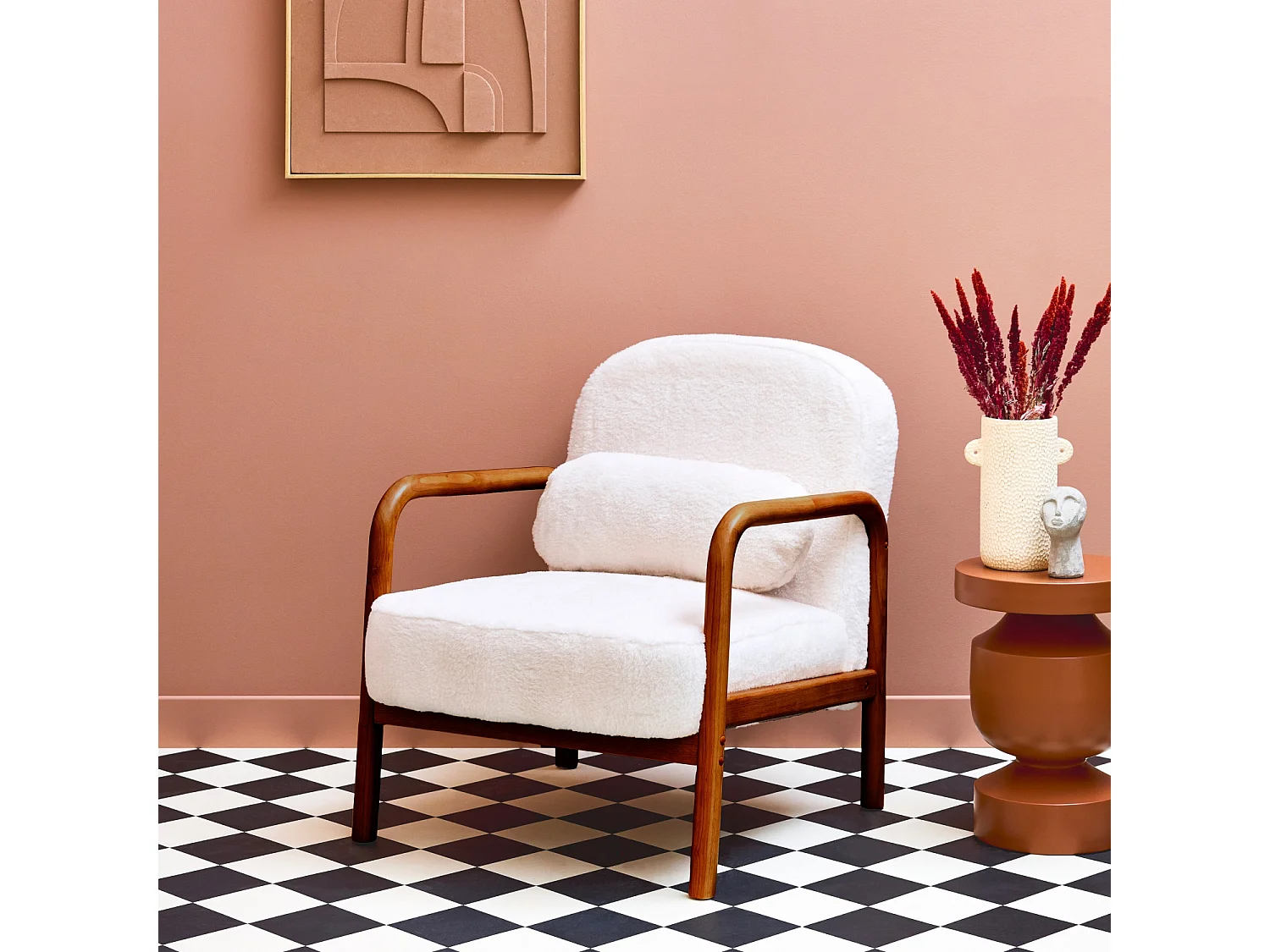 Fauteuil scandinave bois d'hévéa teinté noyer clair et tissu fausse fourrure