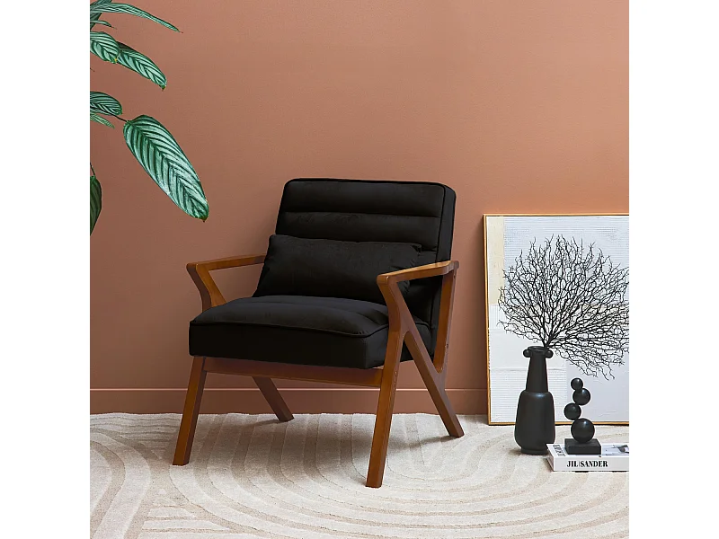Sillón escandinavo de madera de hevea y terciopelo negro