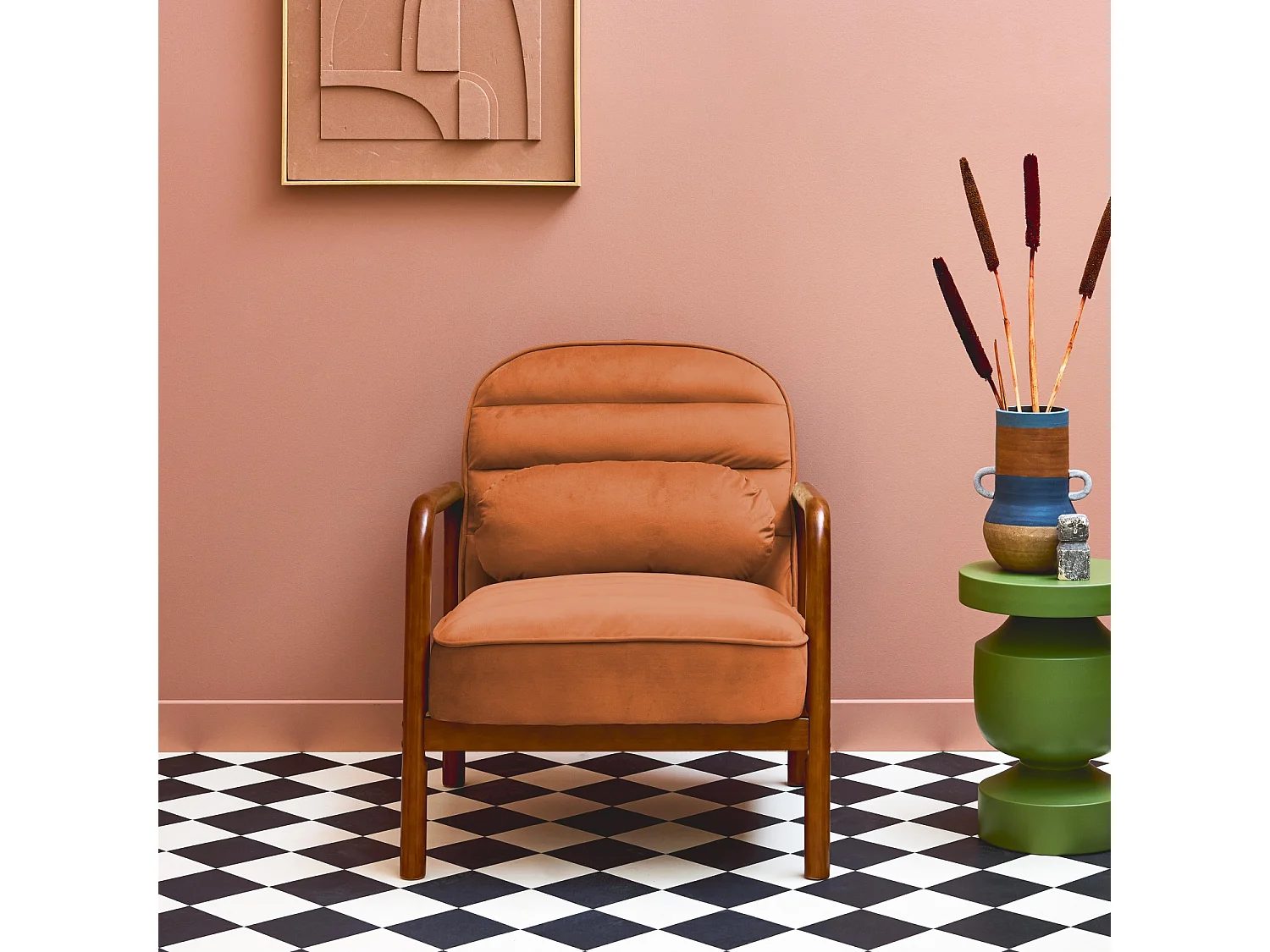 Fauteuil scandinave bois d'hévéa teinté noyer et tissu velours terracotta