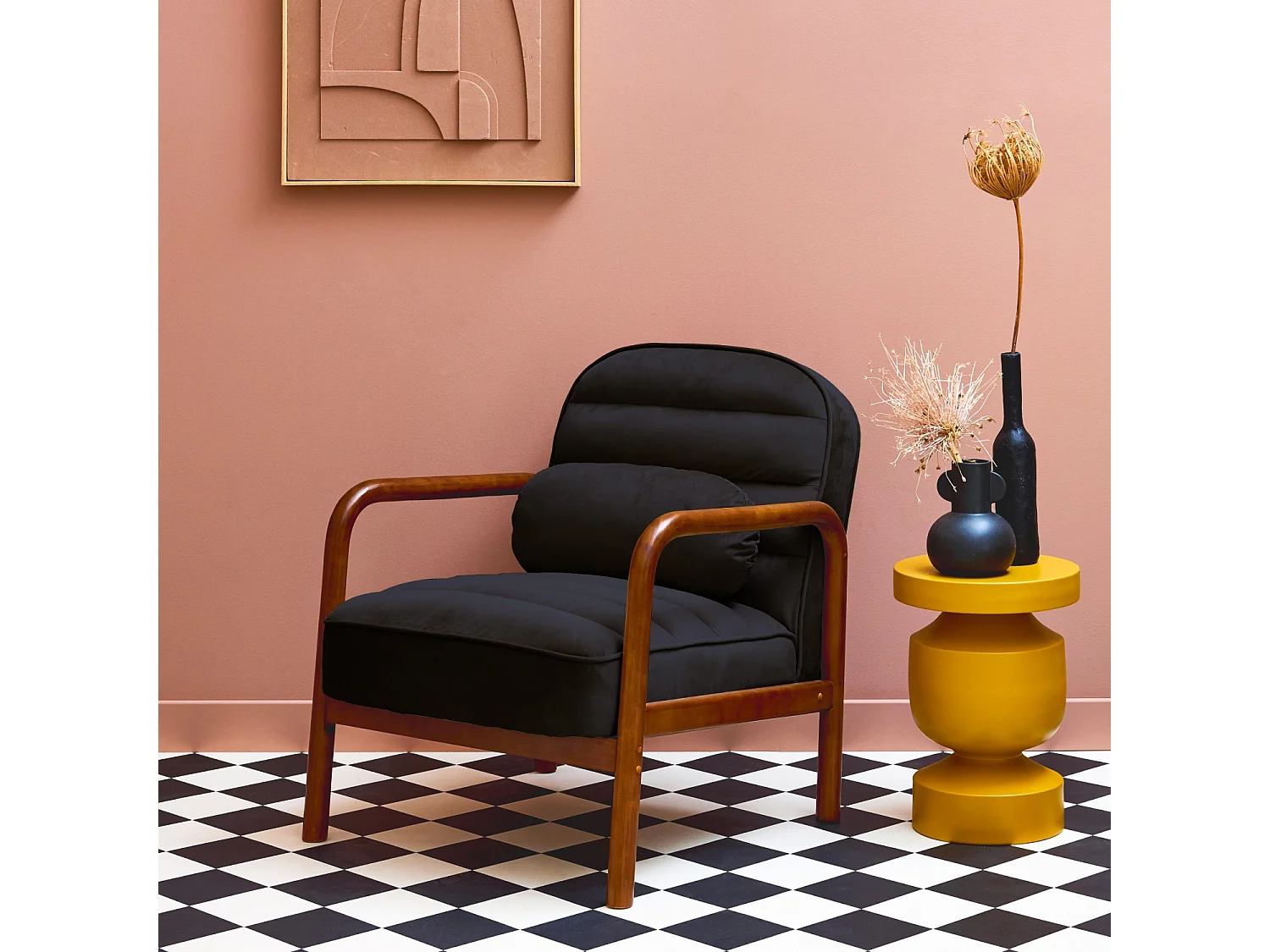 Sillón escandinavo de madera de hevea teñida de nogal y tela de