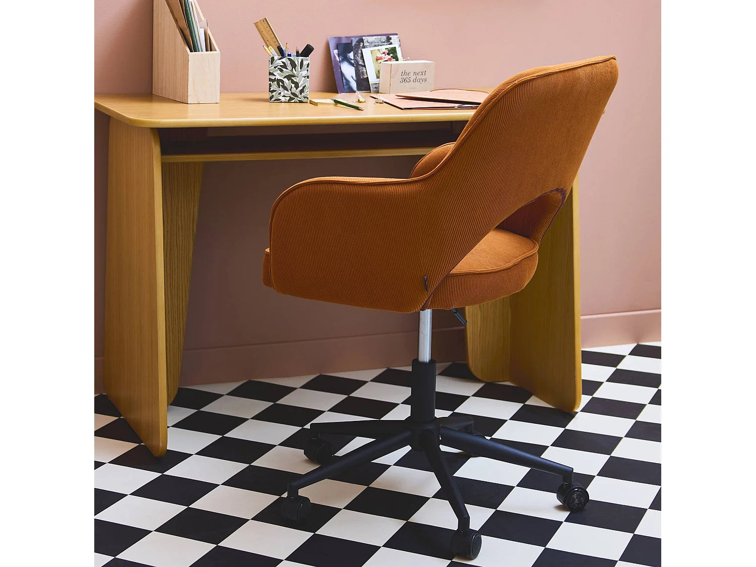 Chaise de bureau à roulettes velours côtelé camel L 60 x P 62 x H 89 / 99cm