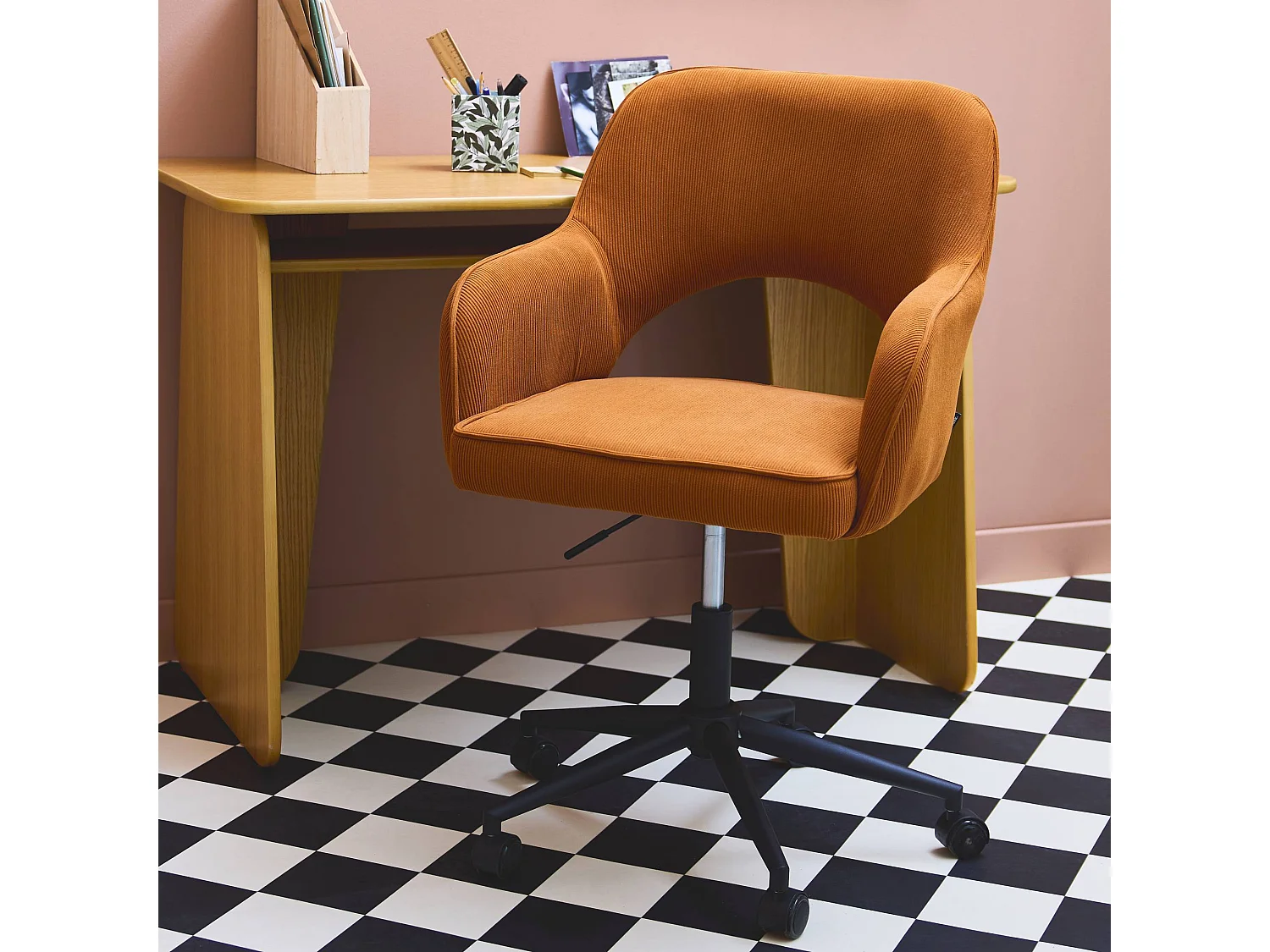 Chaise de bureau à roulettes velours côtelé camel L 60 x P 62 x H 89 / 99cm