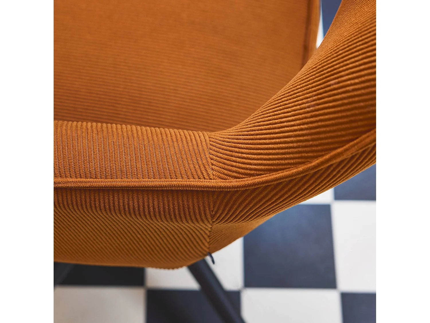 Chaise de bureau à roulettes velours côtelé camel L 60 x P 62 x H 89 / 99cm