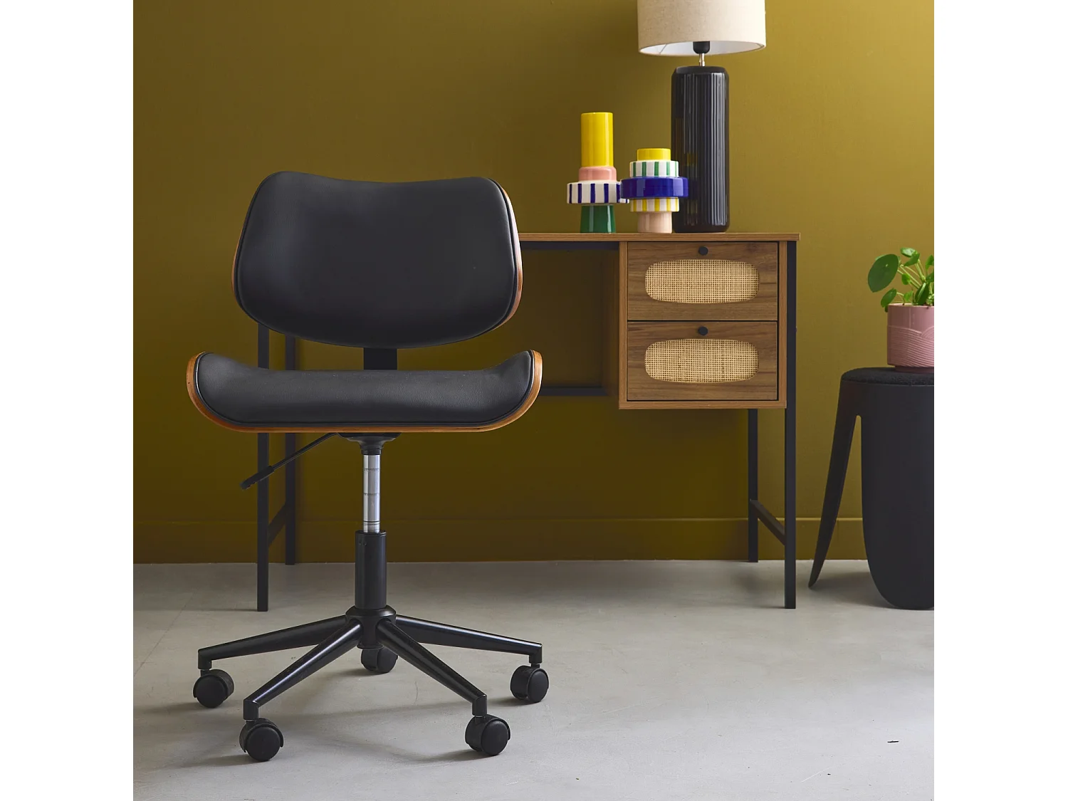 Sedia da ufficio con rotelle, effetto legno curvato e similpelle, nero