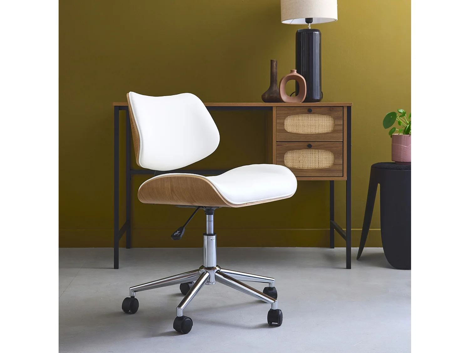 Sedia da ufficio con rotelle, effetto legno curvato e similpelle,