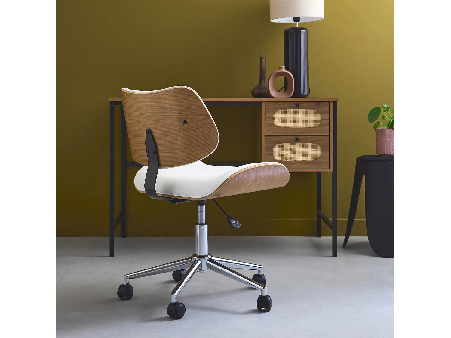 Sedia da ufficio con rotelle, effetto legno curvato e similpelle,