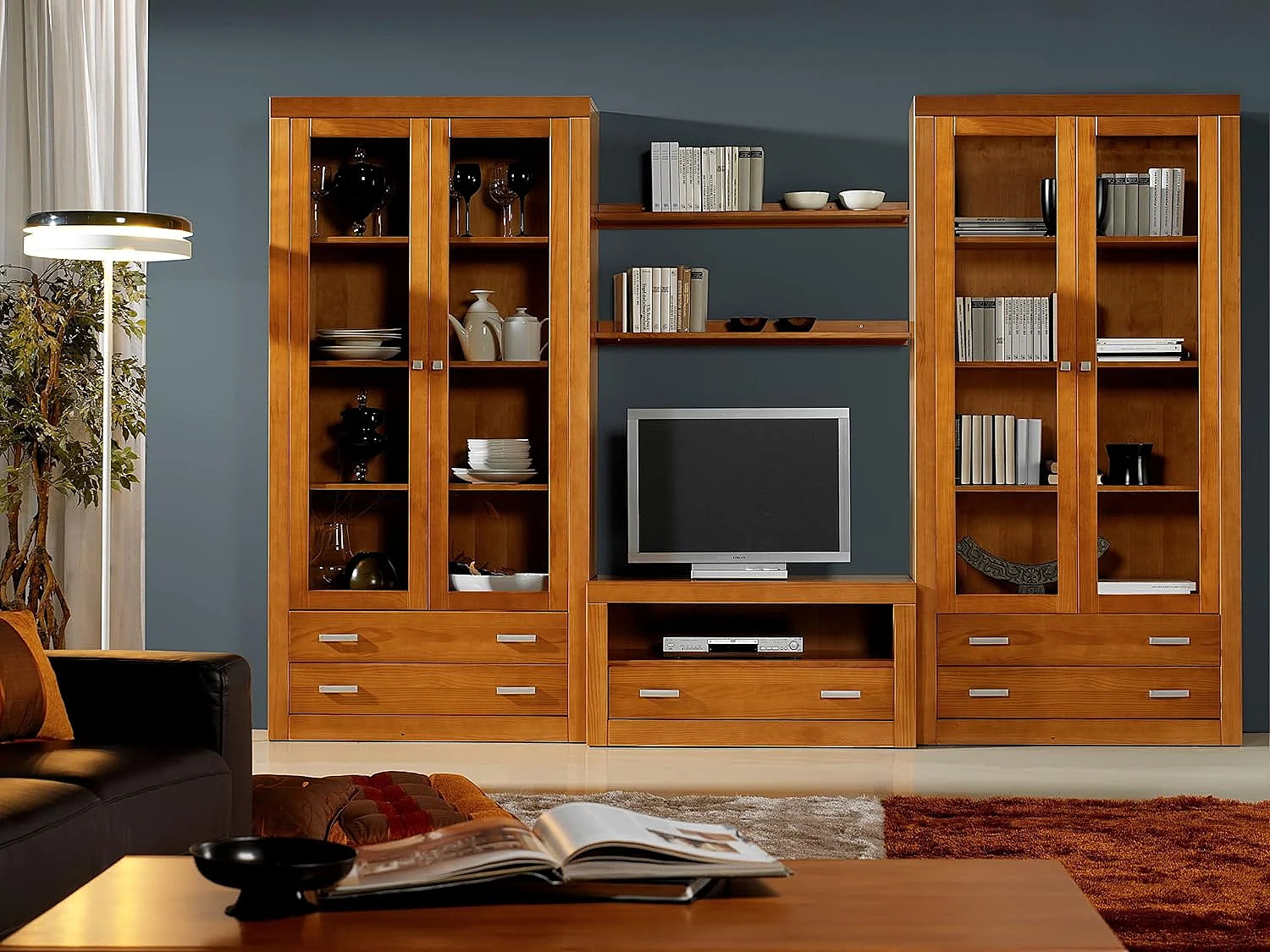 Vitrina 2 puertas  y 2 cajones, pino macizo, Moblit, serie Kalpe, medidas: (200x100x37) cm ( altoxanchoxfondo), color cerezo.