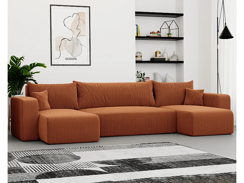Ecksofa Piano U mit Schlaffunktion und orangefarbenem Stoff.
